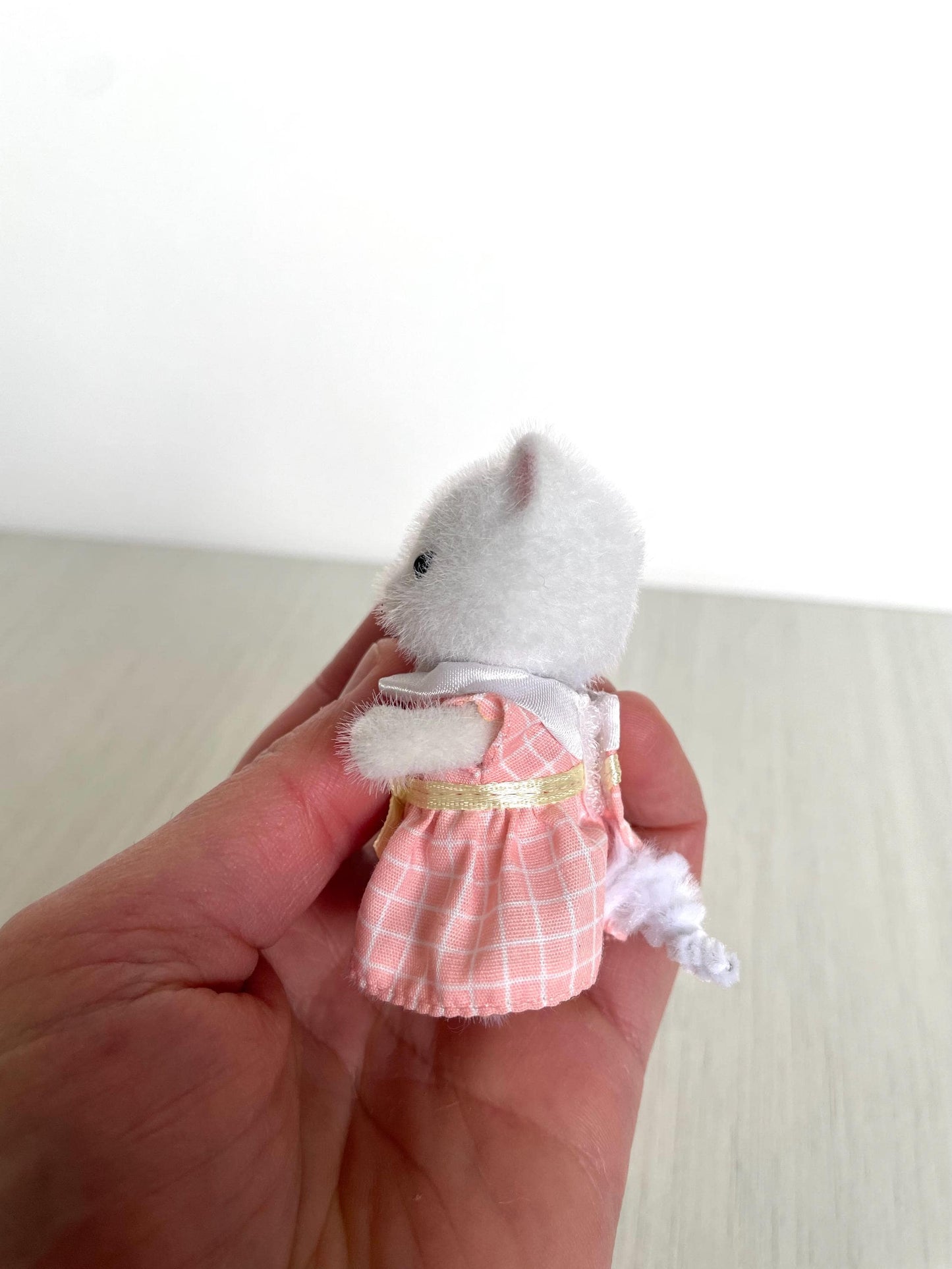 White Persian Cat Calico Critters Cute Animal Figurine for Dollhouse, Valentine's Gift — Sylvanian Families
