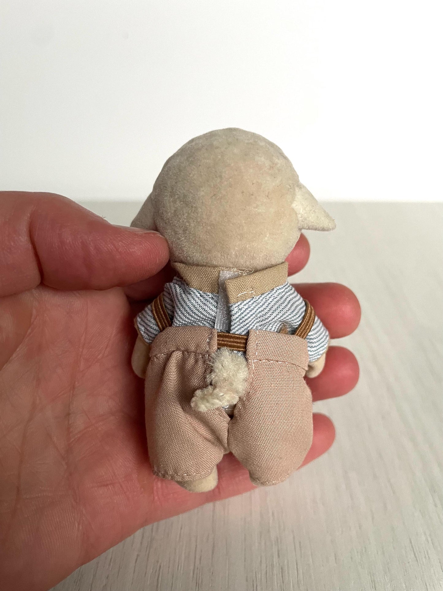 Calico Critters Vintage Dale Sheep dad with gripping hands — Sylvanian Families