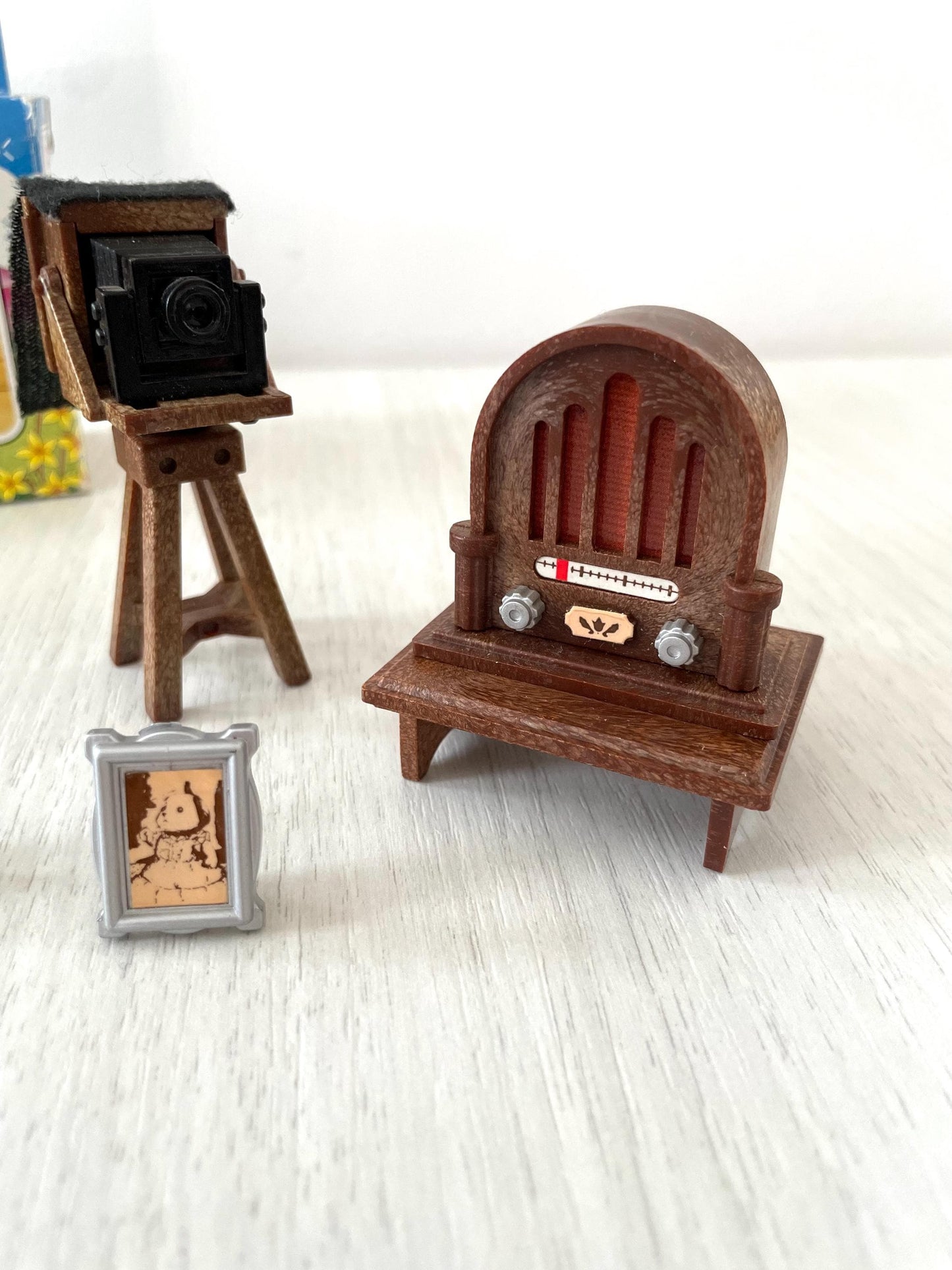 Sylvanian Families vintage radio with turning knobs — Calico Critters accessory