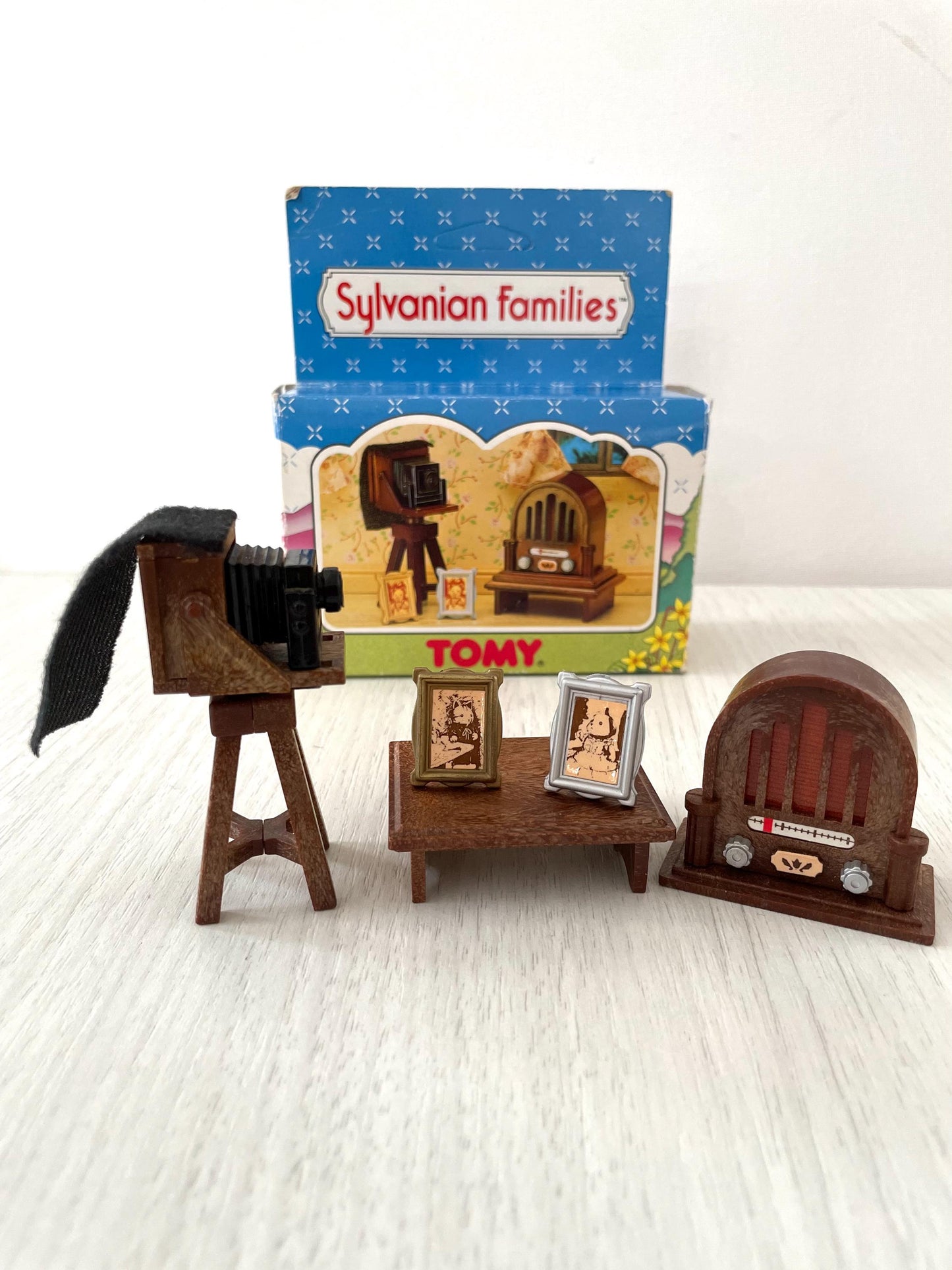 Radio and camera photography set parts — vintage Sylvanian Families / Calico Critters