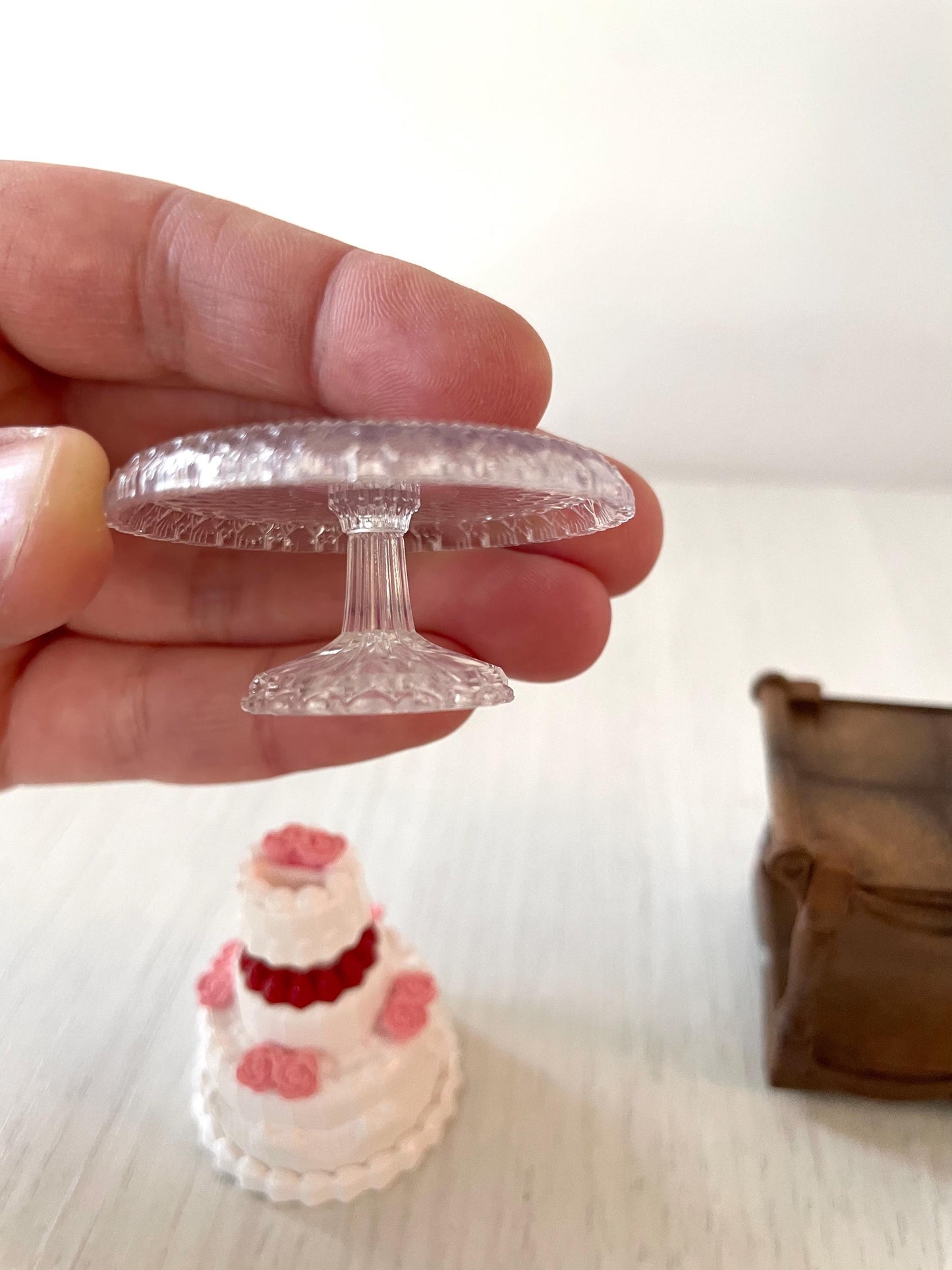 Miniature birthday or wedding cake from Calico Critters dollhouse, food cart with miniature accessories — Sylvanian Families