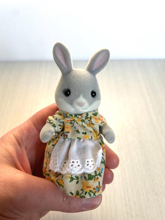 Adorable Easter Toy, Calico Critters Cottontail Rabbit Mom, 3 inch Figure for Easter Basket, Springtime — Sylvanian Families