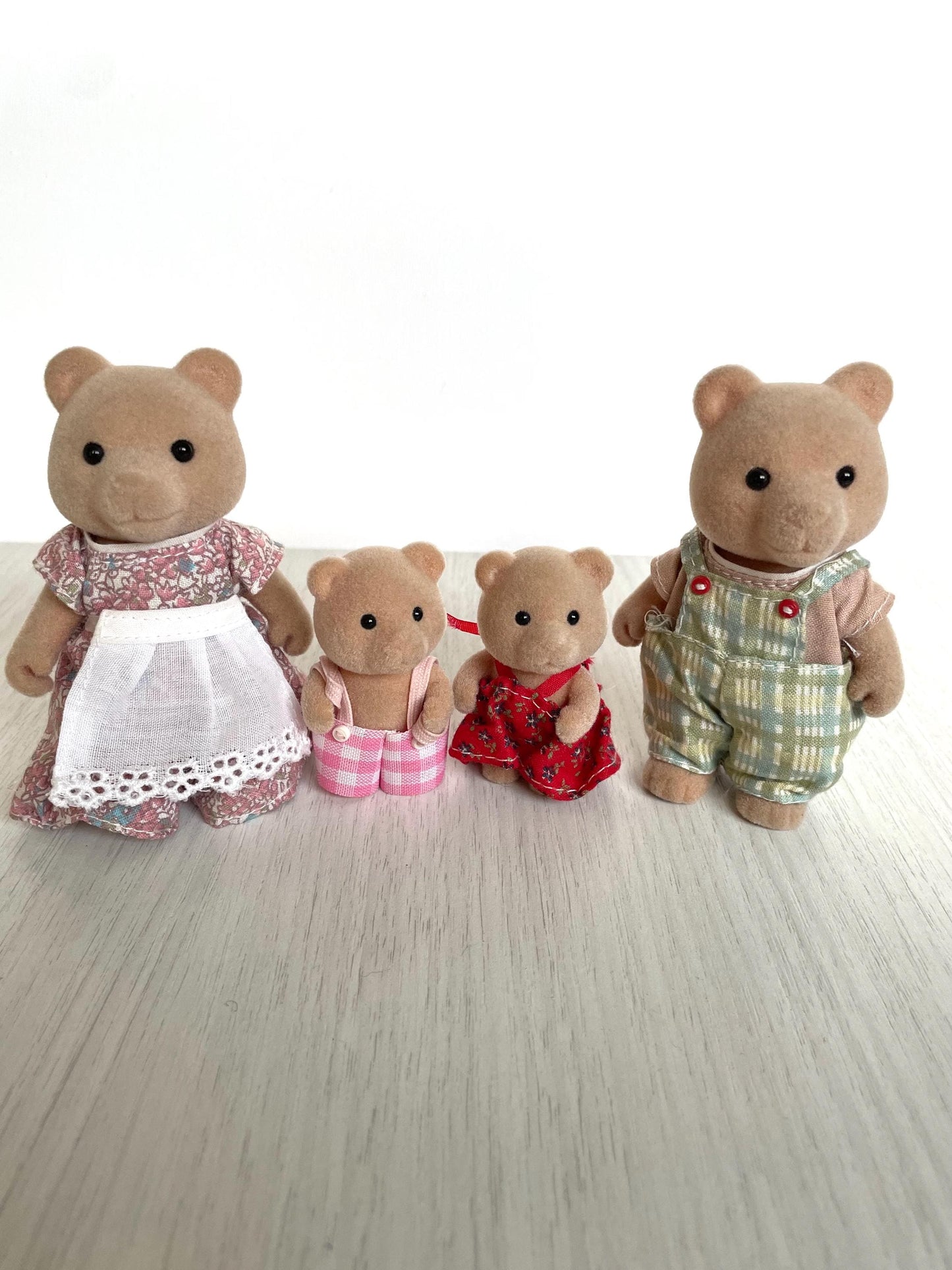 Calico Critters Huntington Bear Family Vintage Sylvanian Family with original clothes in very good played with condition