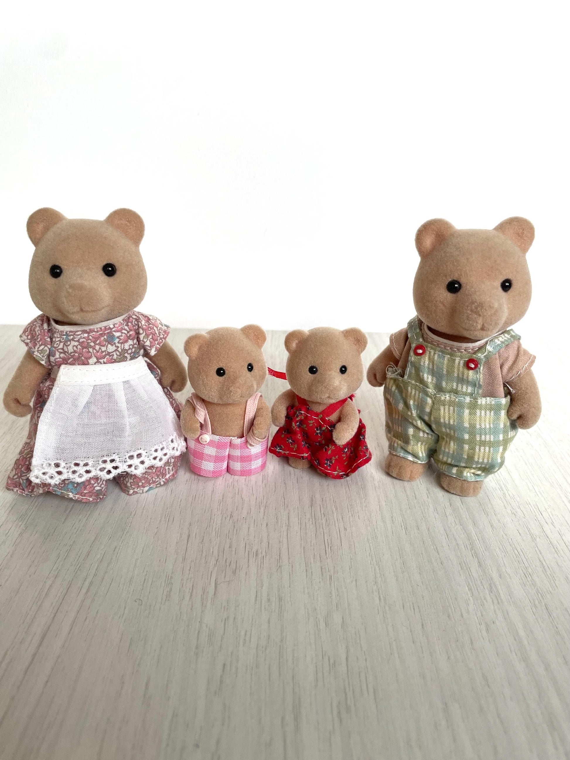 Calico Critters Huntington Bear Family Vintage Sylvanian Family with original clothes in very good played with condition