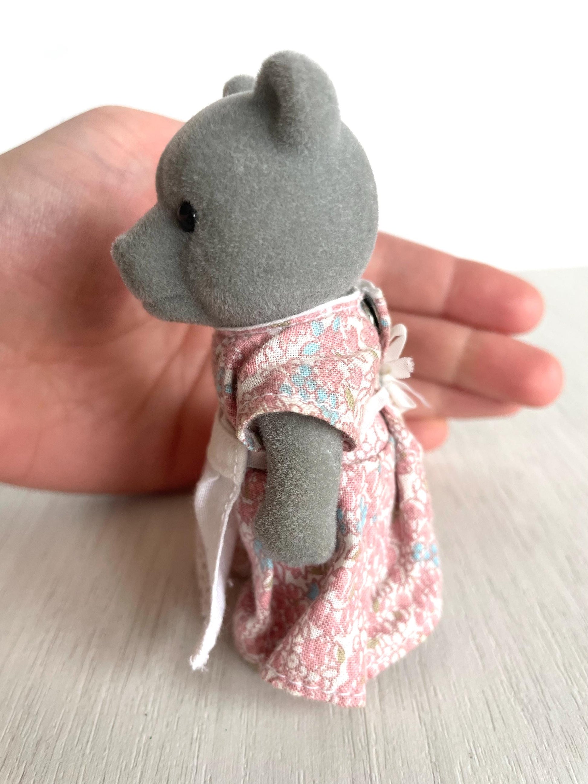 Bear mother apron detail — Sylvanian Families / Calico Critters