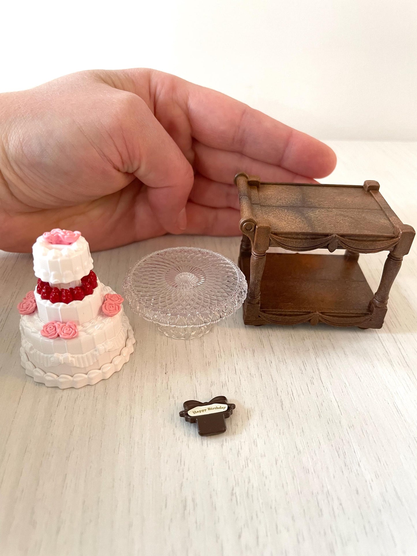 Miniature birthday or wedding cake from Calico Critters dollhouse, food cart with miniature accessories — Sylvanian Families