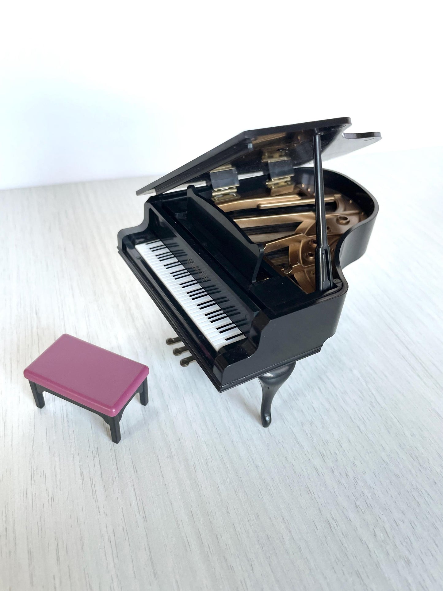 Vintage Urban Life Sylvanian Families black grand piano with repaired piano leg, Retro Collectible — Calico Critters