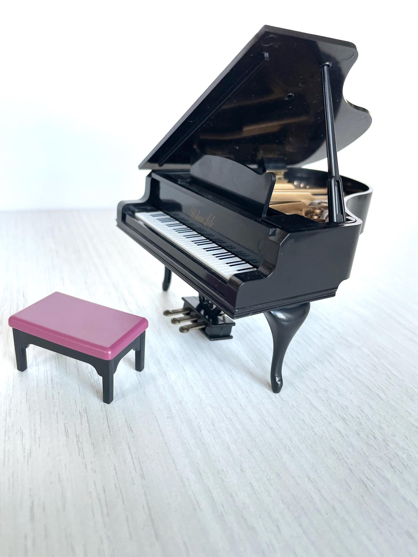 Vintage Urban Life Sylvanian Families black grand piano with repaired piano leg, Retro Collectible — Calico Critters