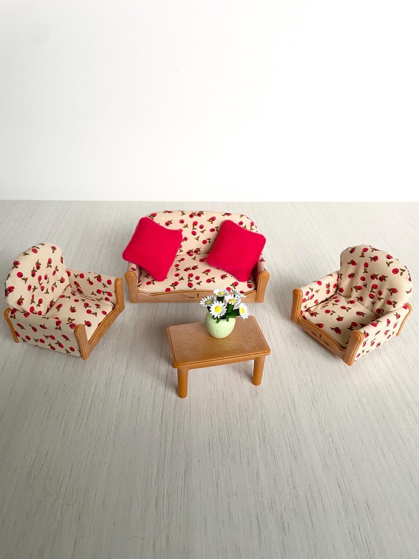 Calico Critters floral couch living room set with white flowers in vase and red pillows, Sylvanian Families couch and armchair set