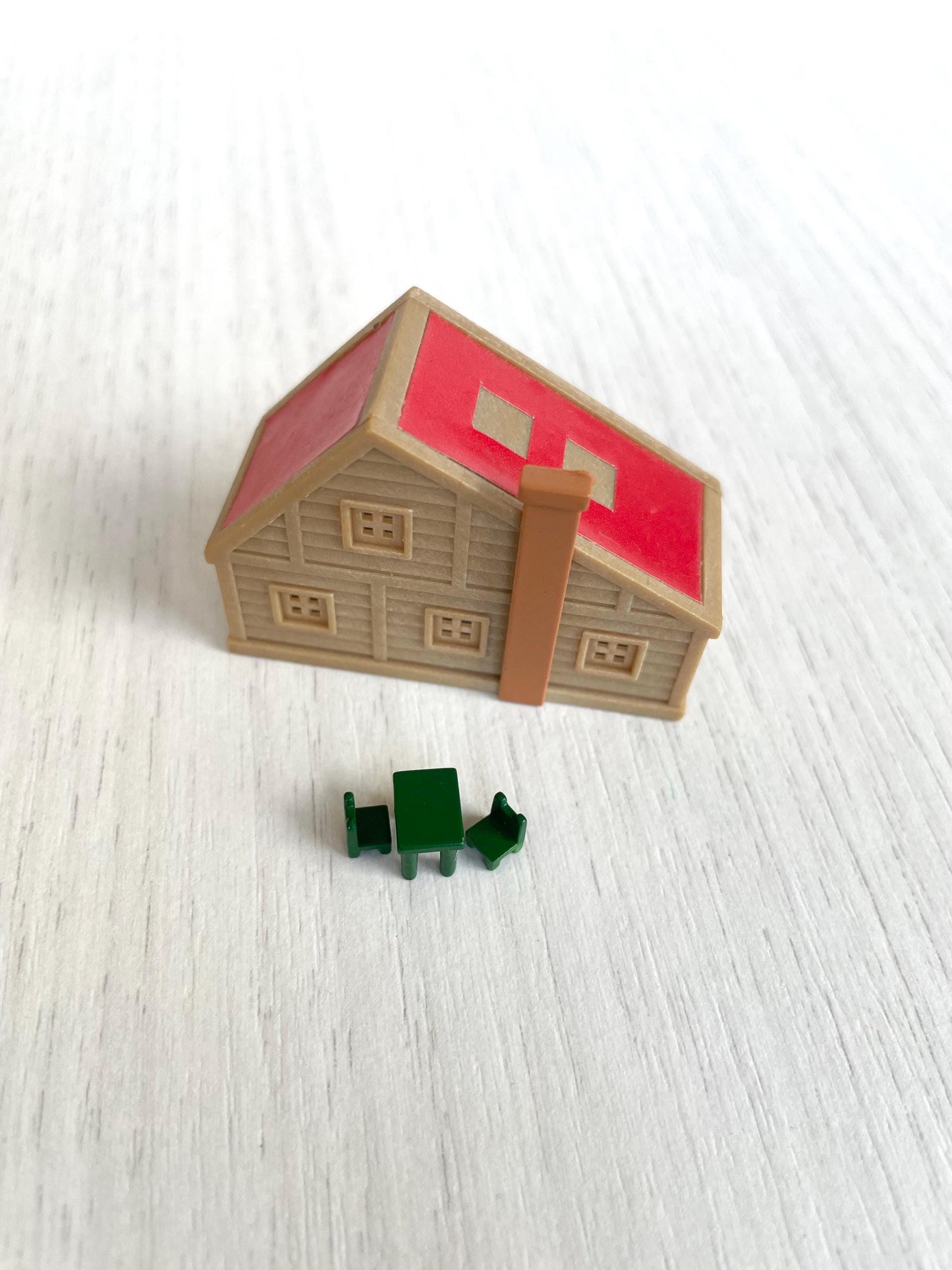Green table and chairs detail — Sylvanian Families / Calico Critters