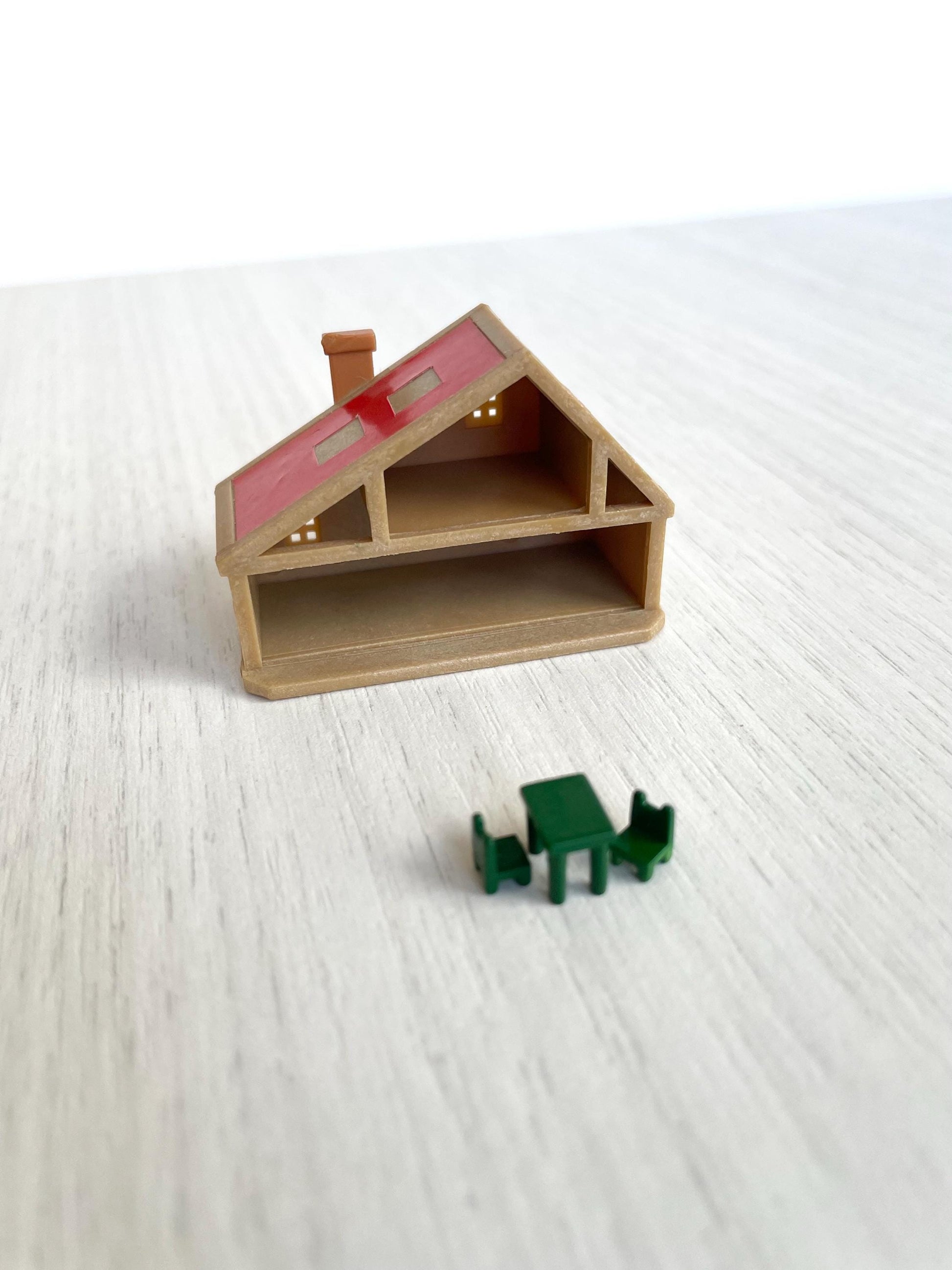 Collectible mini dollhouse — Sylvanian Families / Calico Critters