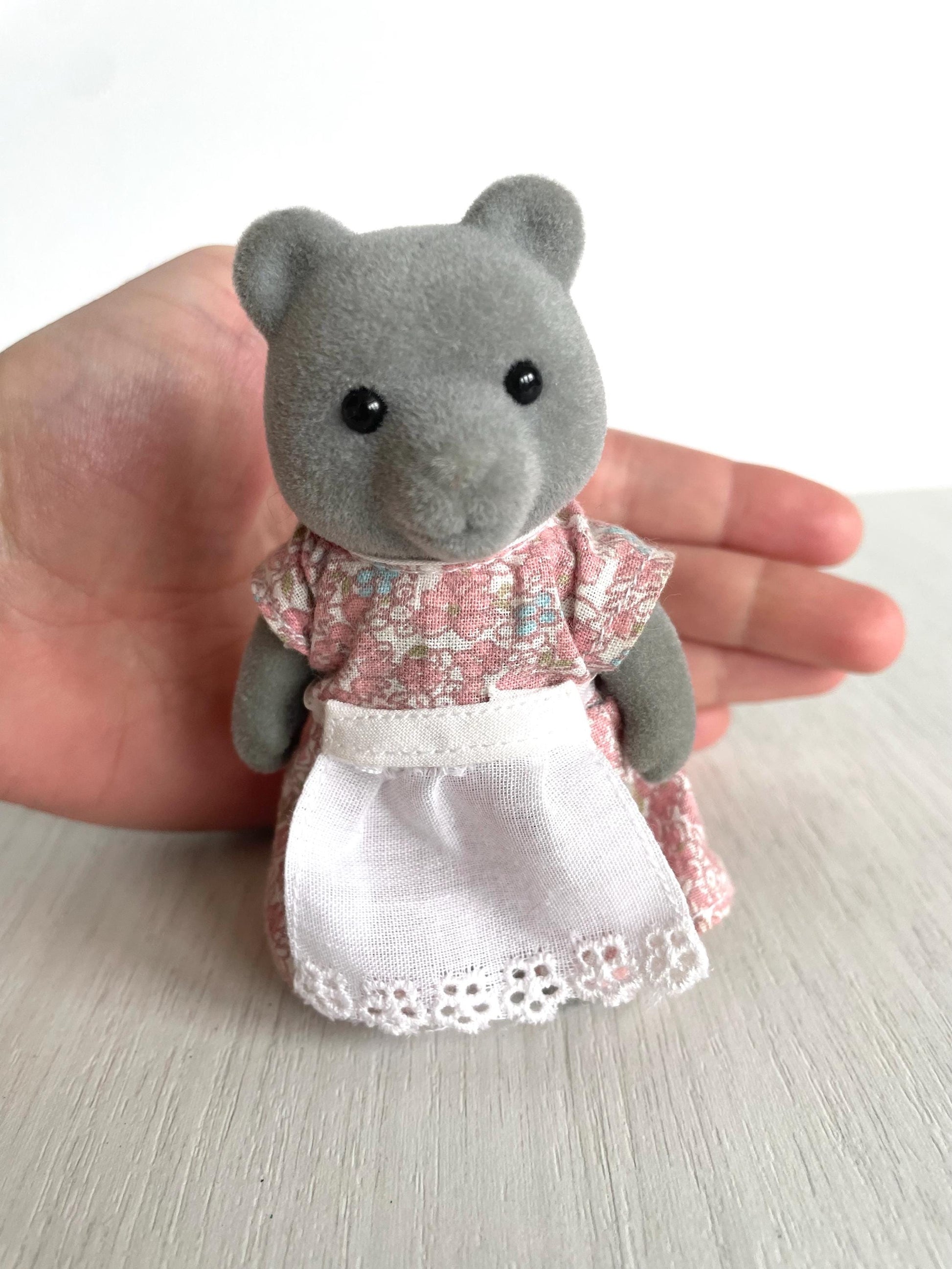 Vintage Tomy Sylvanian Families Honeysuckle Evergreen mother bear in pink dress — Calico Critters