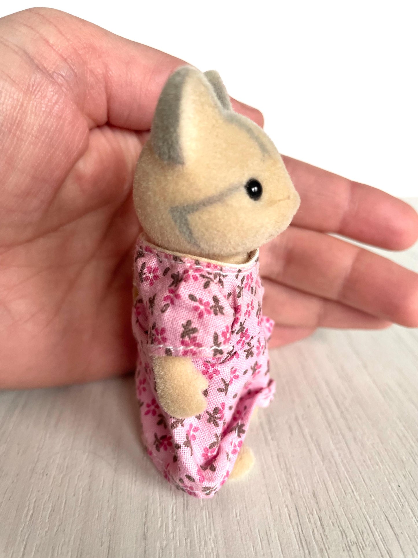 Rare Catwood mom cat figure with tail — vintage Sylvanian Families / Calico Critters