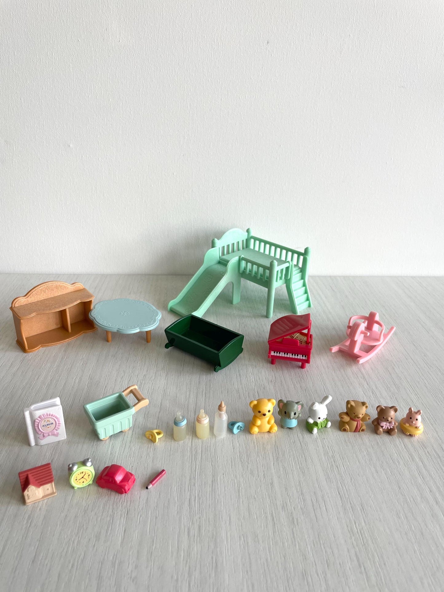 Miniature Calico Critters baby toys, pacifier, bottles, furniture — Sylvanian Families