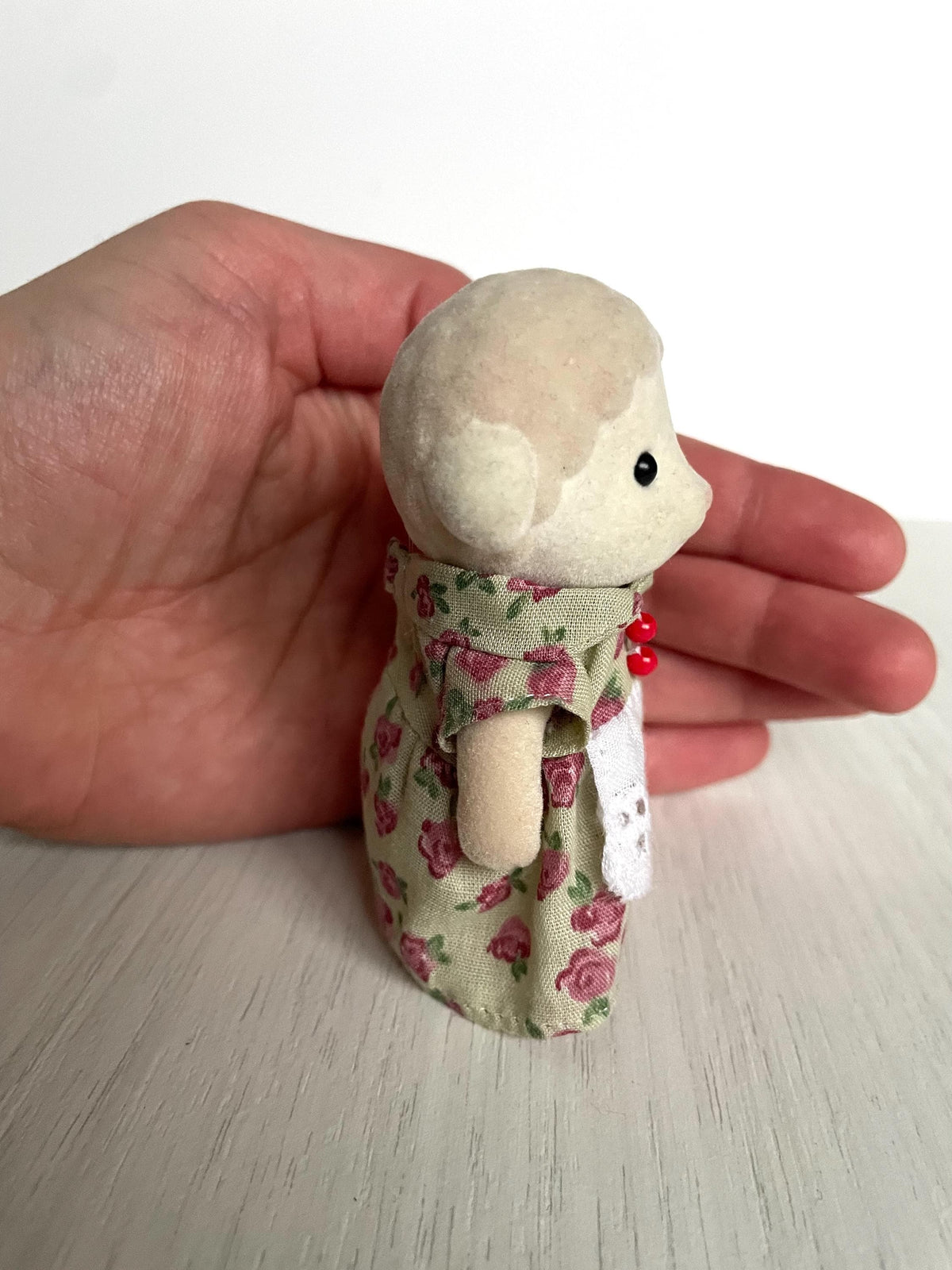 Calico Critters Vintage Dale Sheep Mom, Sylvanian Families, gripping hands, very good played with condition, original clothes, photo 2