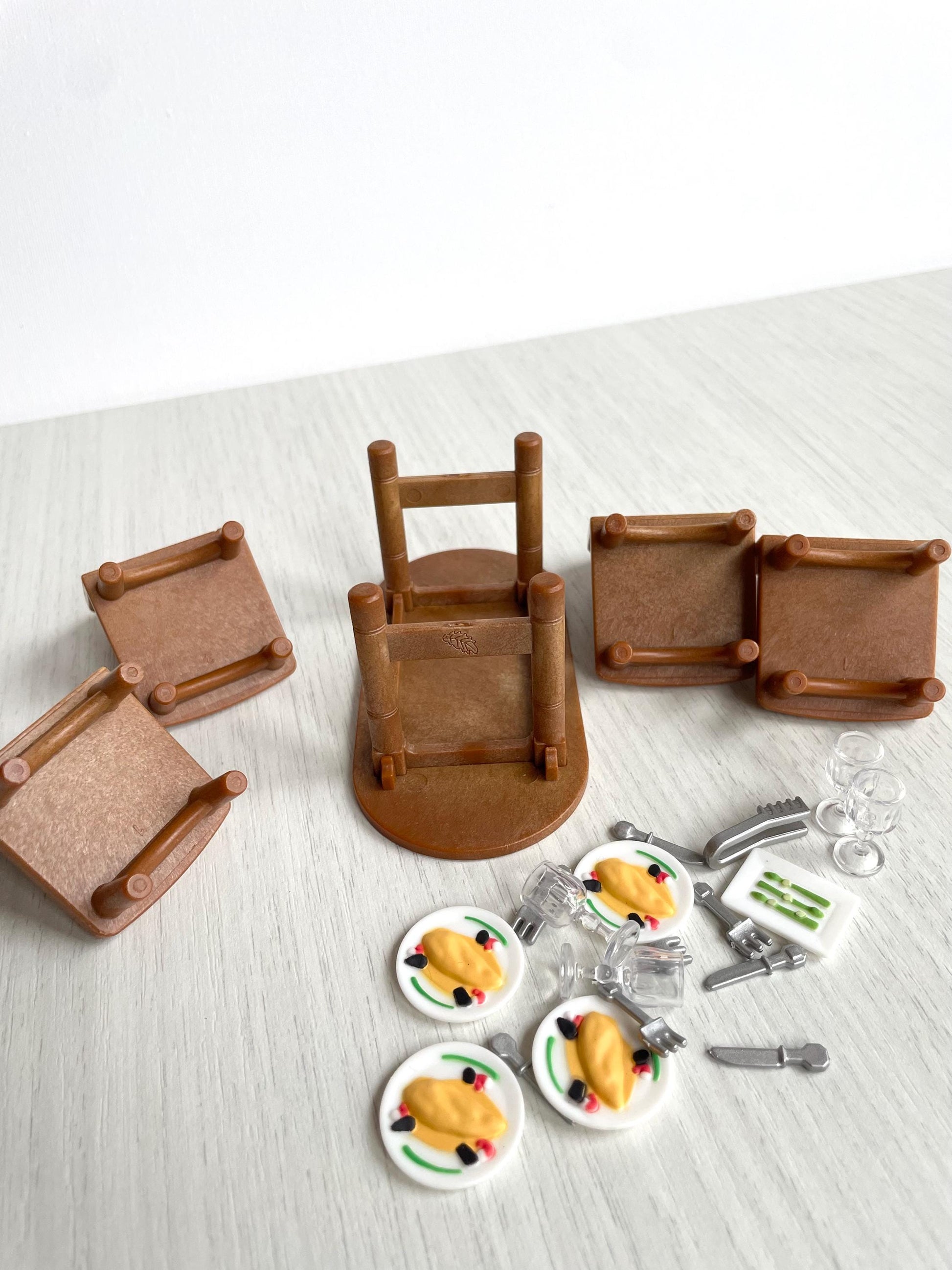 Collectible vintage dining room set — Sylvanian Families / Calico Critters