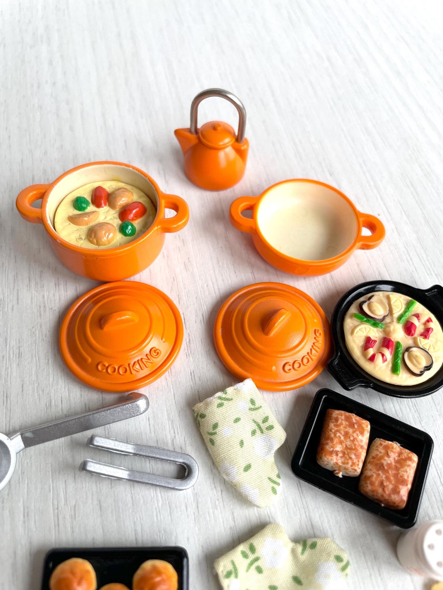 Rare orange Sylvanian Families Kitchen Cooking Set, pots, pans, kettle, oven mitts, pasta, spatula, tongs, salt and pepper and more — Calico Critters