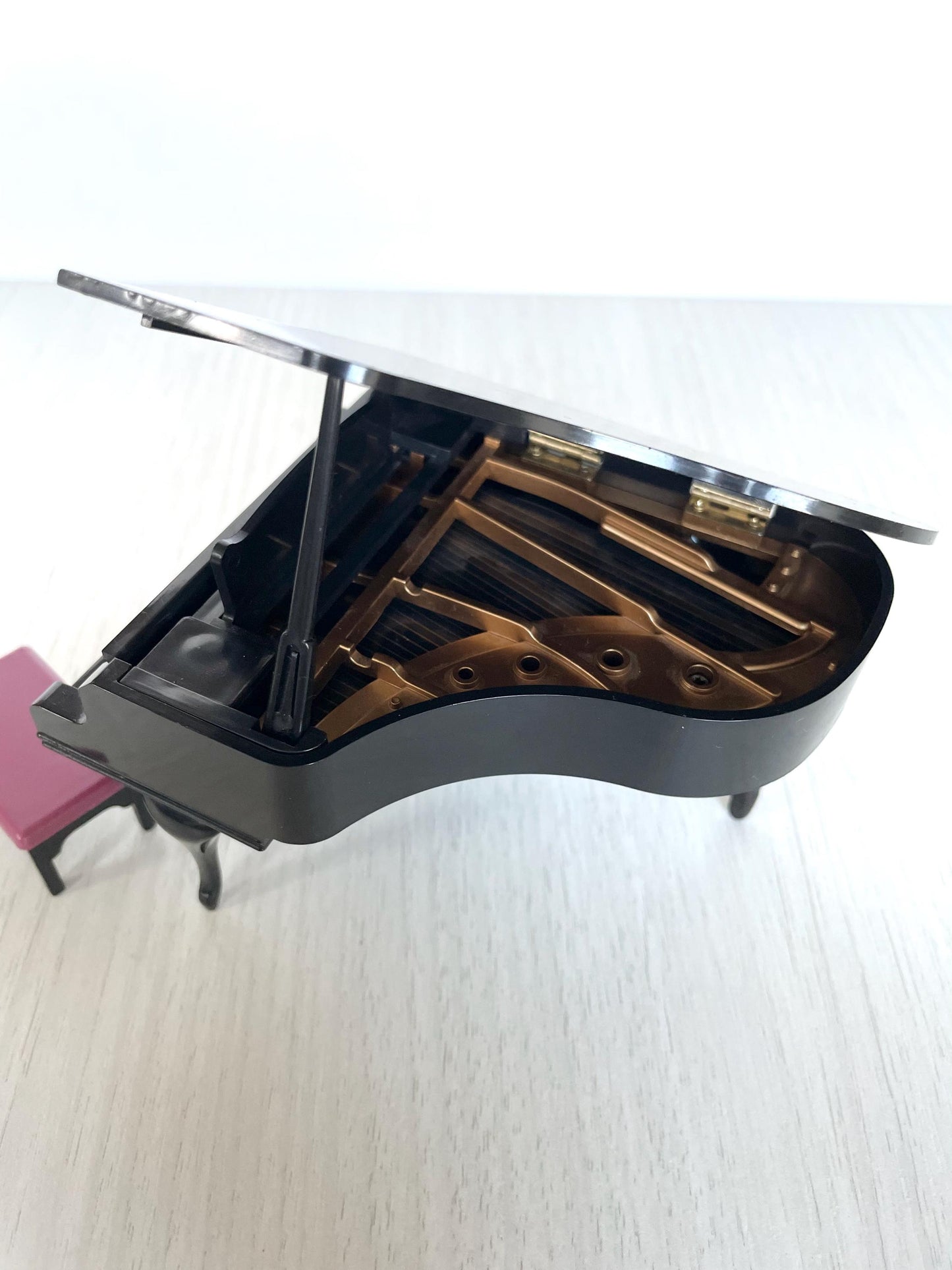 Vintage Urban Life Sylvanian Families black grand piano with repaired piano leg, Retro Collectible — Calico Critters