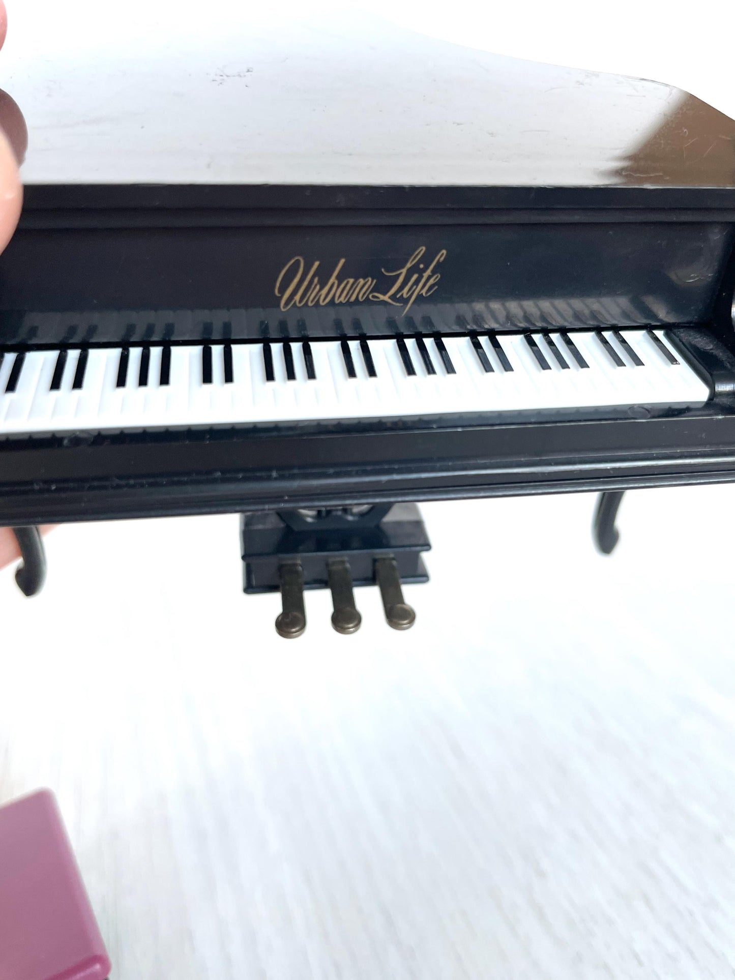 Vintage Urban Life Sylvanian Families black grand piano with repaired piano leg, Retro Collectible — Calico Critters
