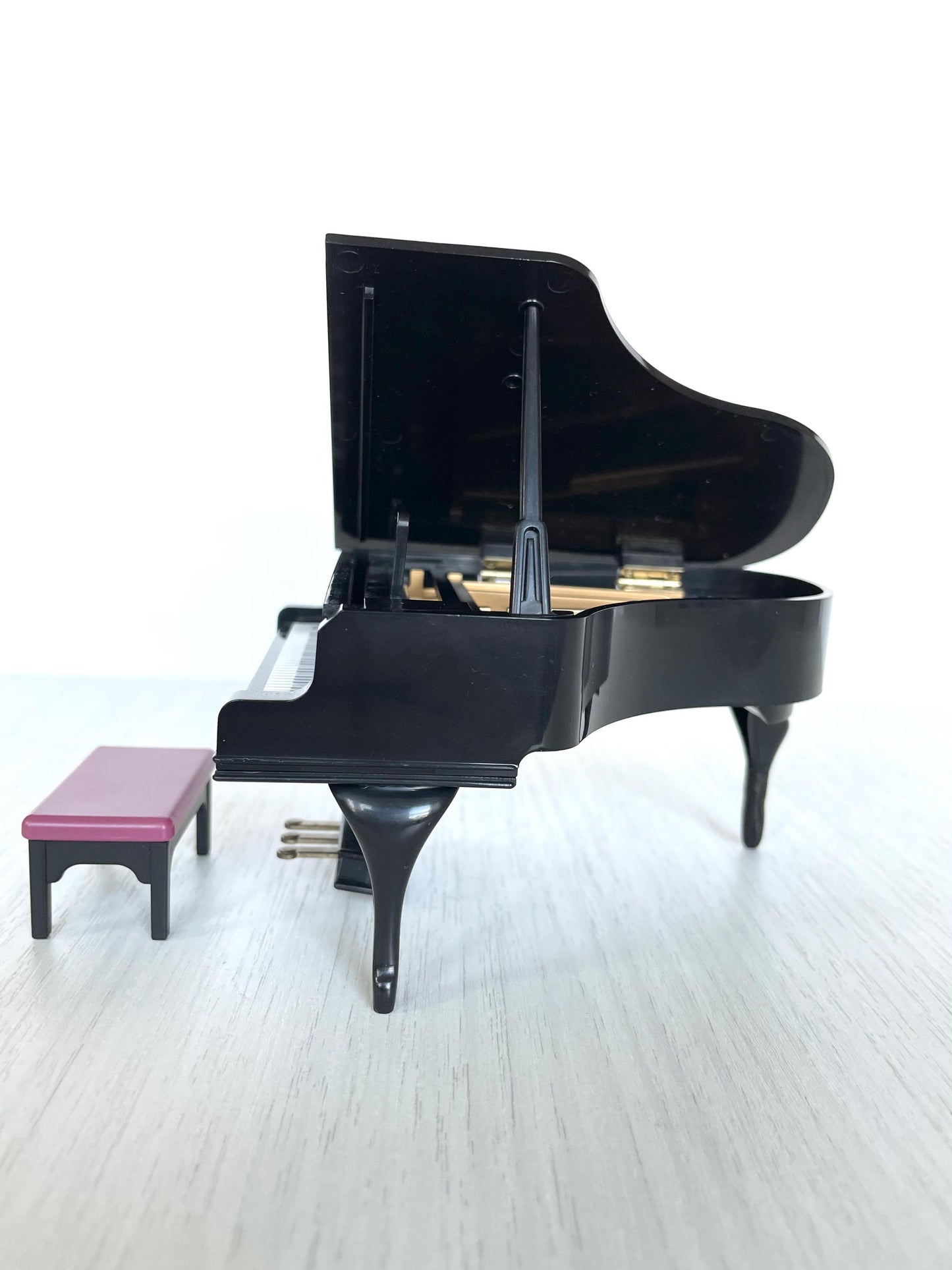 Vintage Urban Life Sylvanian Families black grand piano with repaired piano leg, Retro Collectible — Calico Critters