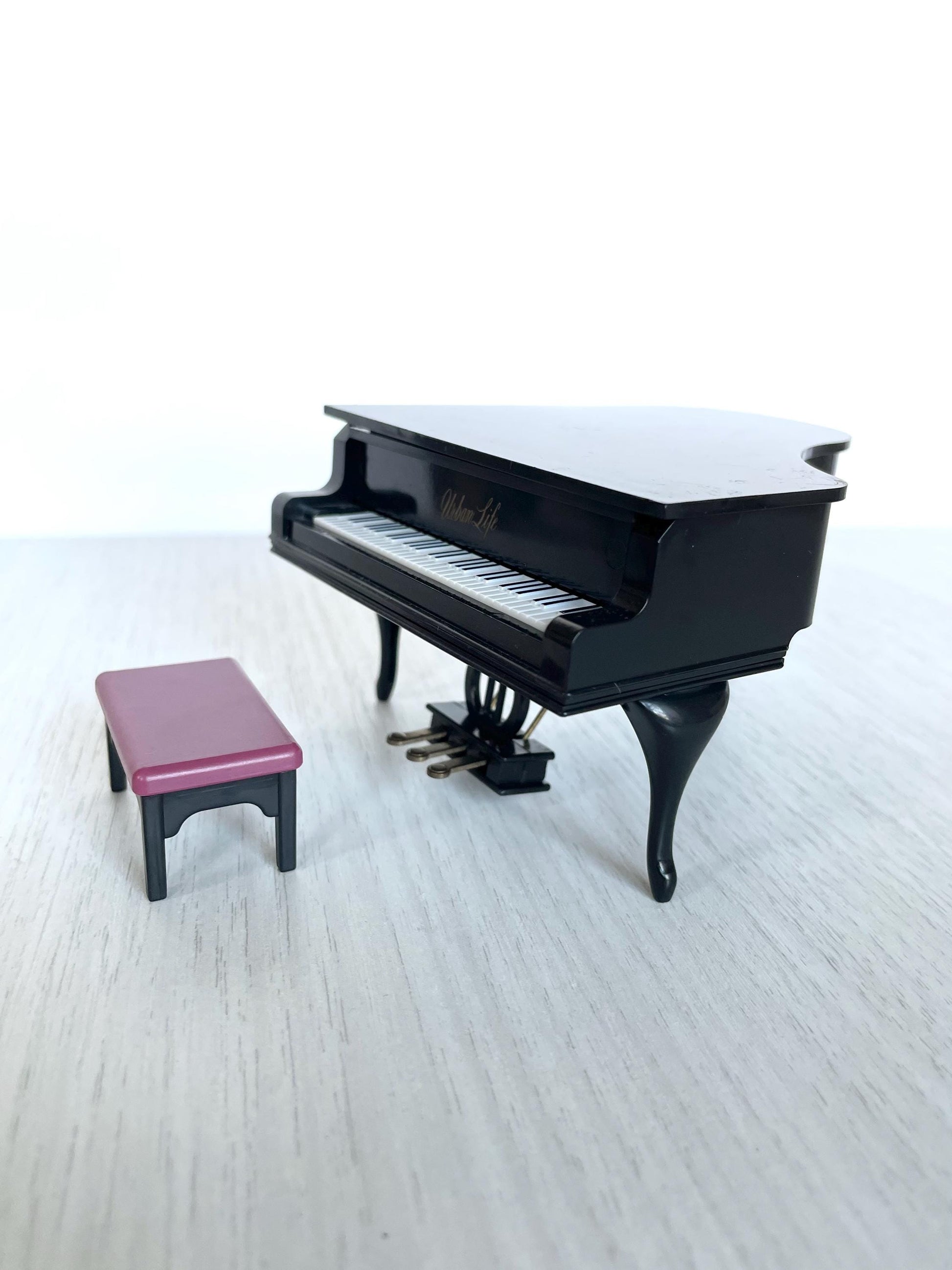 Vintage Urban Life Sylvanian Families black grand piano with repaired piano leg, Retro Collectible Dollhouse Furniture instrument. Retro toy