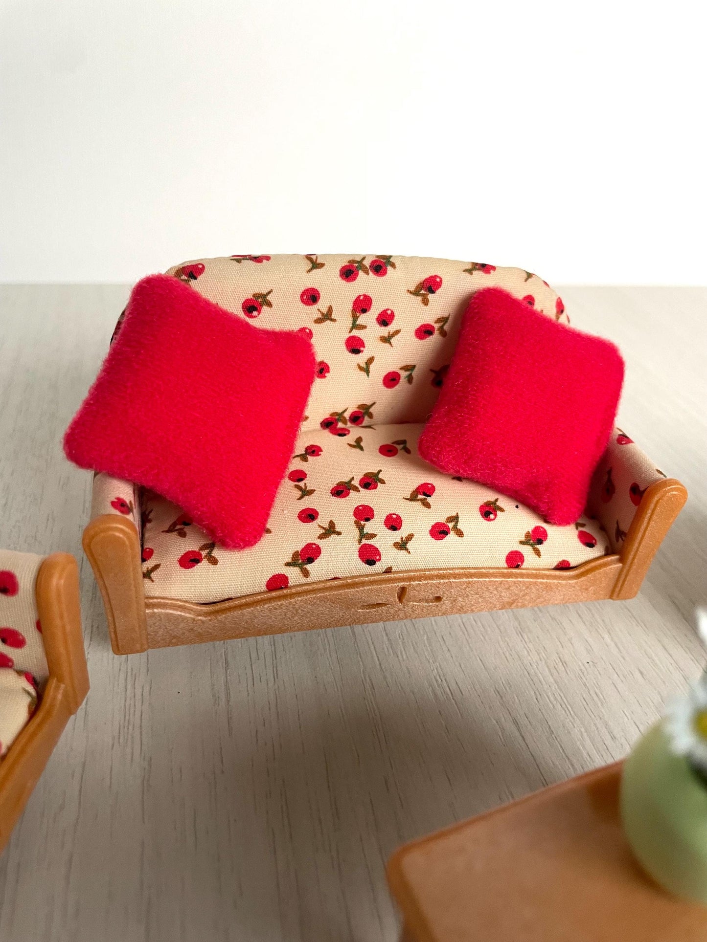 Calico Critters floral couch living room set with white flowers in vase and red pillows, Sylvanian Families couch and armchair set