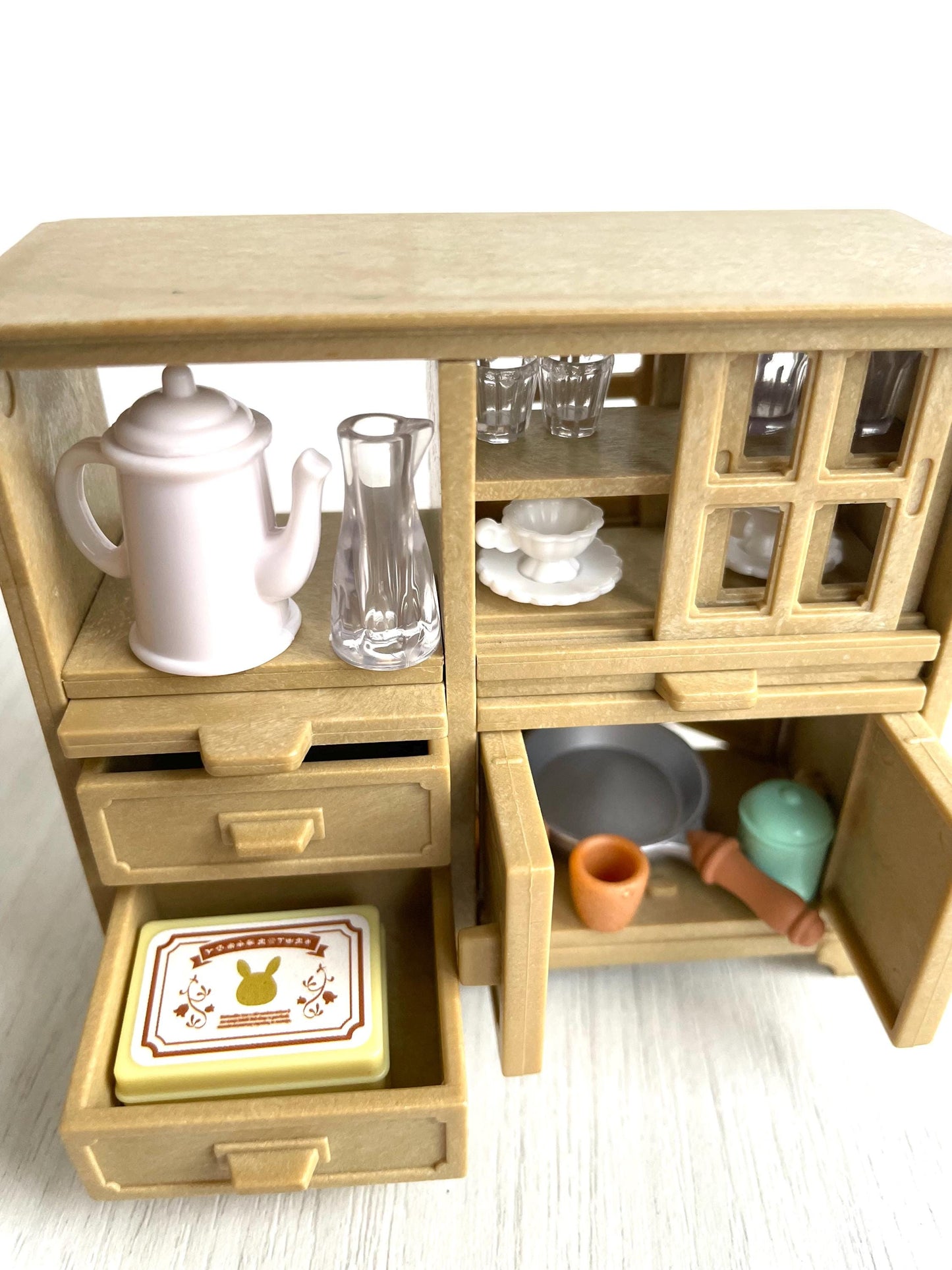 Vintage kitchen cabinet with tea set — Sylvanian Families / Calico Critters