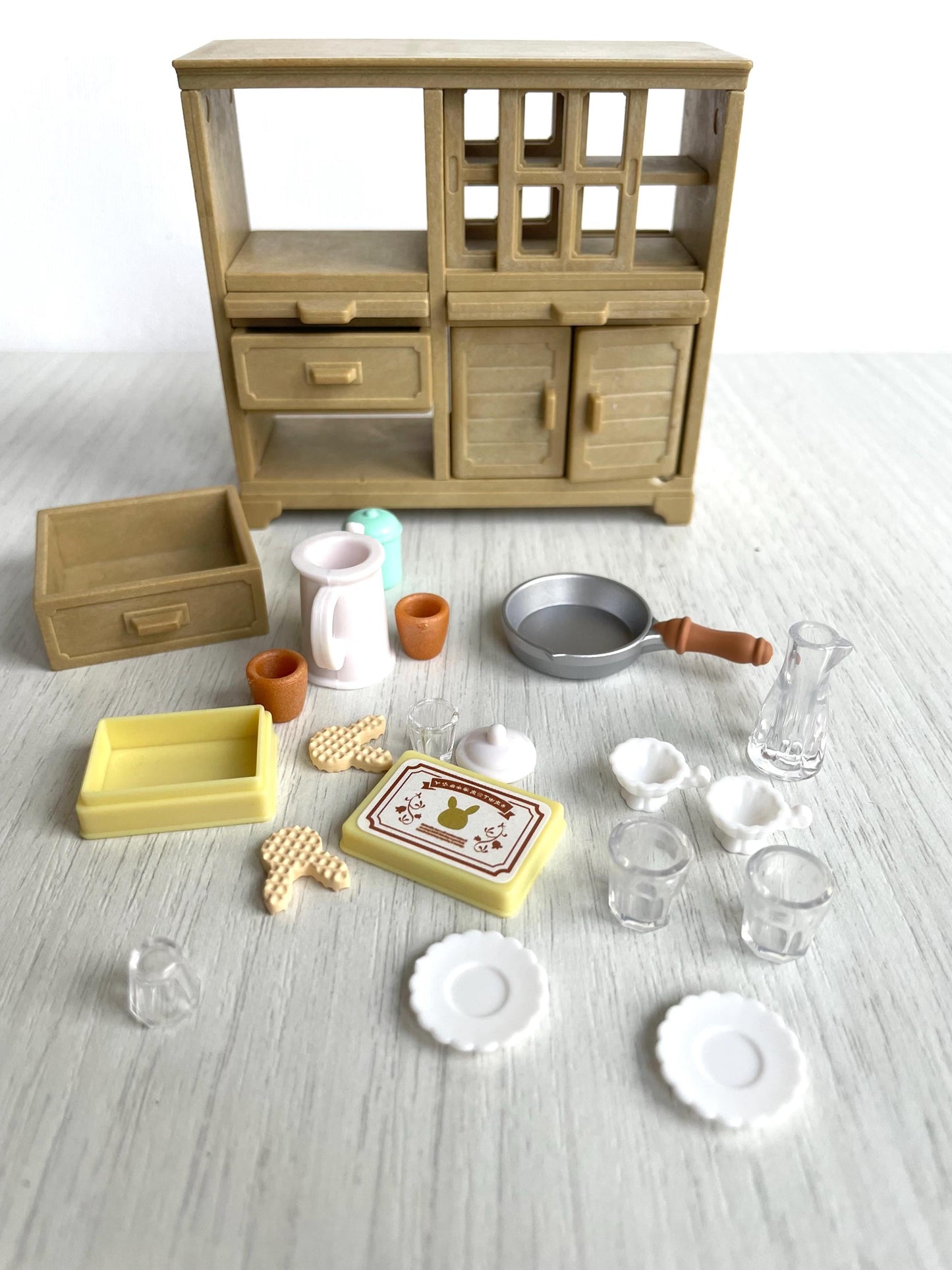 Kitchen cabinet cutting board slide detail — Sylvanian Families / Calico Critters