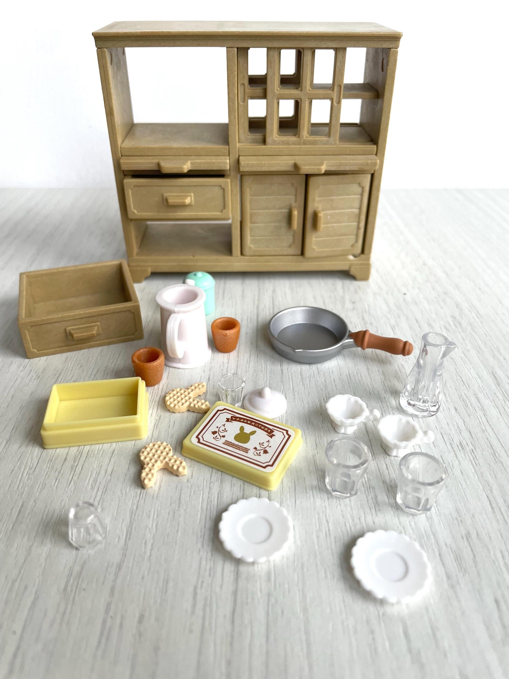 Kitchen cabinet cutting board slide detail — Sylvanian Families / Calico Critters