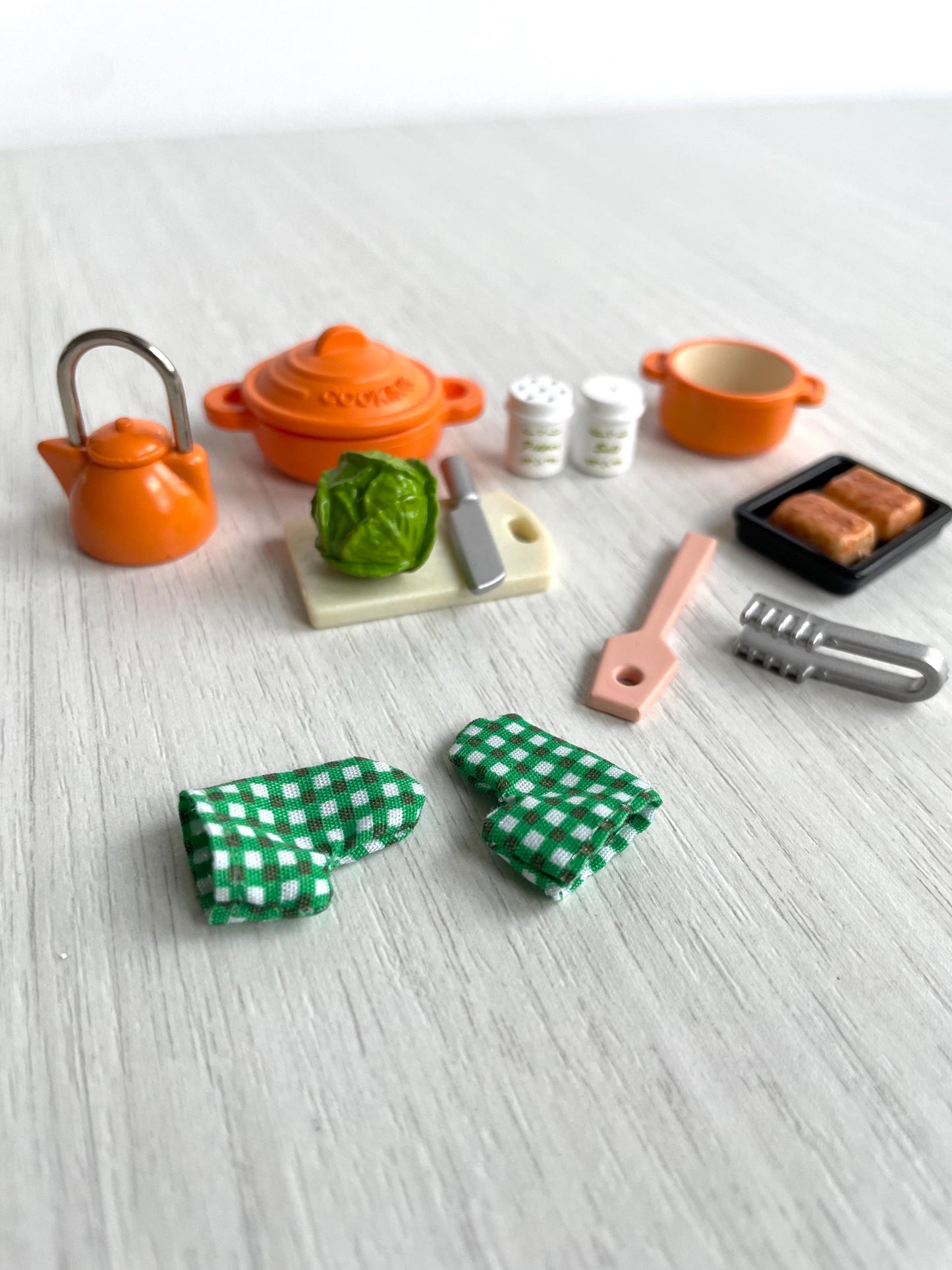 Rare orange Sylvanian Families Kitchen Cooking Set orange pots, pans, kettle, oven mitts, spatula, tongs, knife, salt and pepper and more — Calico Critters
