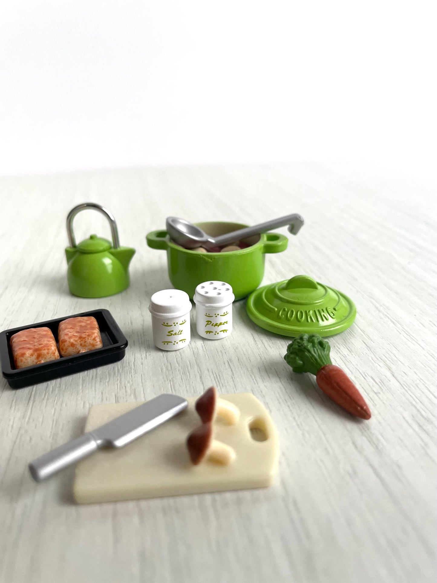 Calico Critters Miniature Kitchen Accessories Set, Green Pot, Kettle, Food — Sylvanian Families