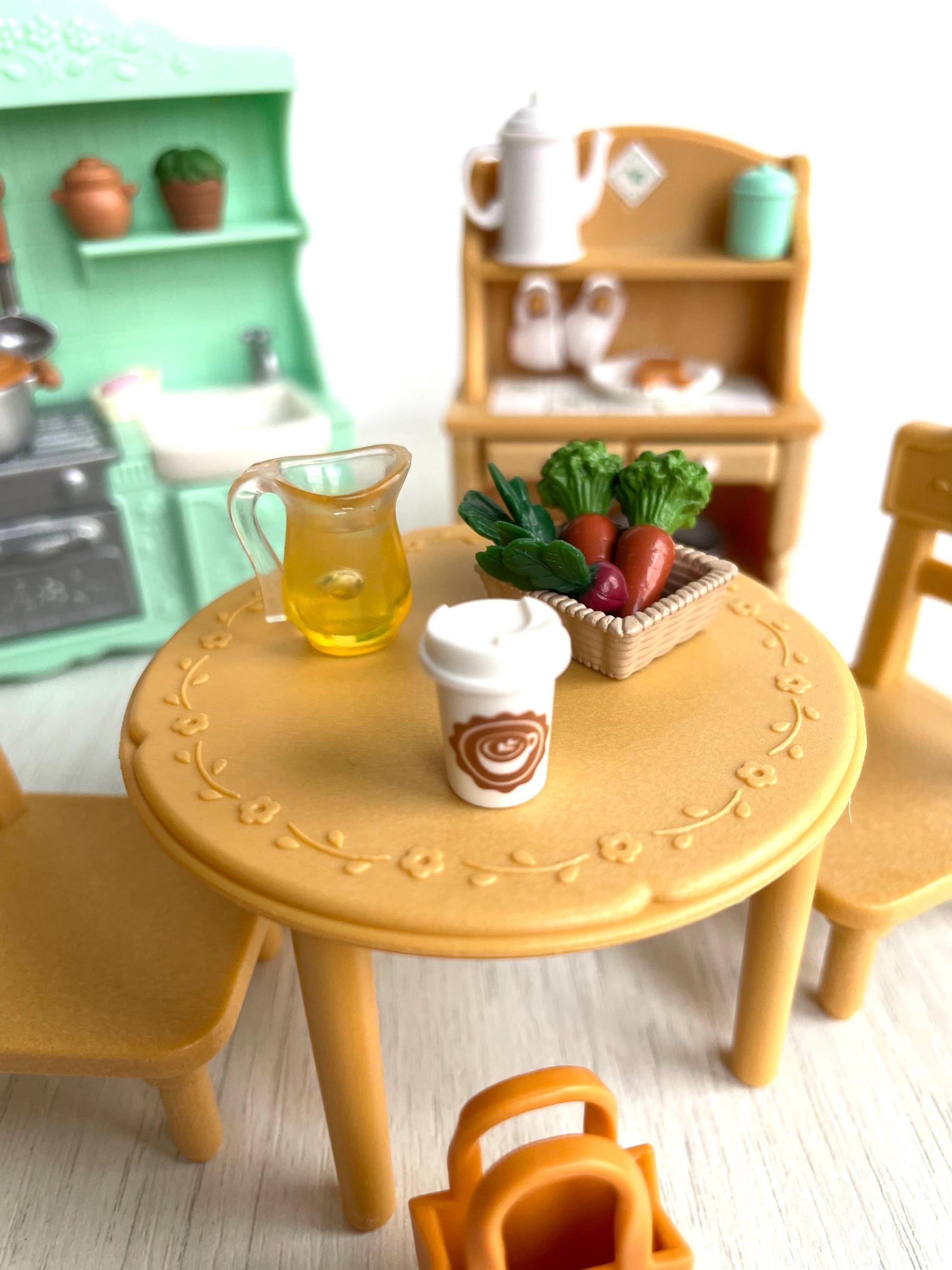 Kitchen stove and food detail — Sylvanian Families / Calico Critters
