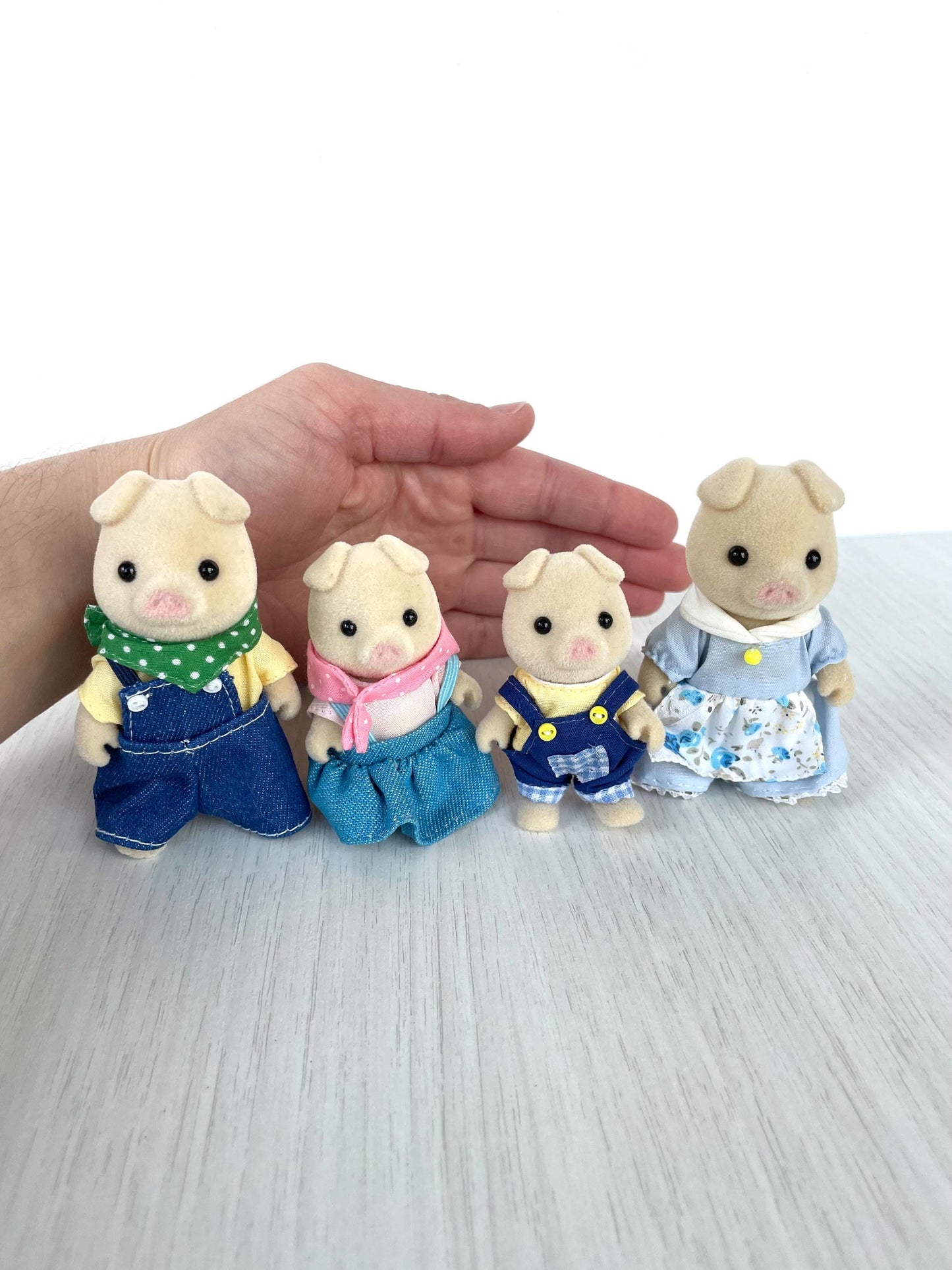 Calico Critters Grunt Pig Family — Sylvanian Families