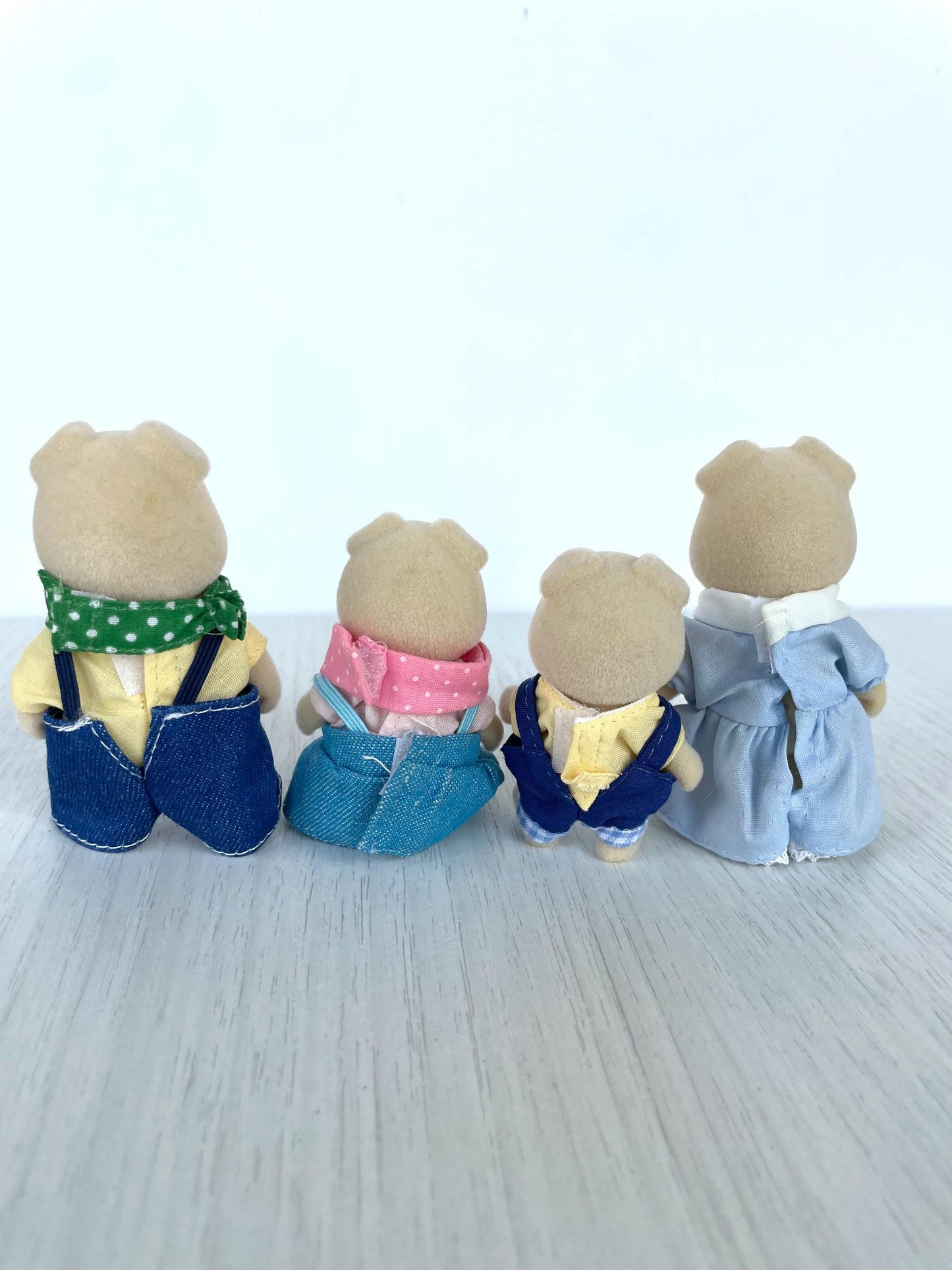 Calico Critters Grunt Pig Family — Sylvanian Families