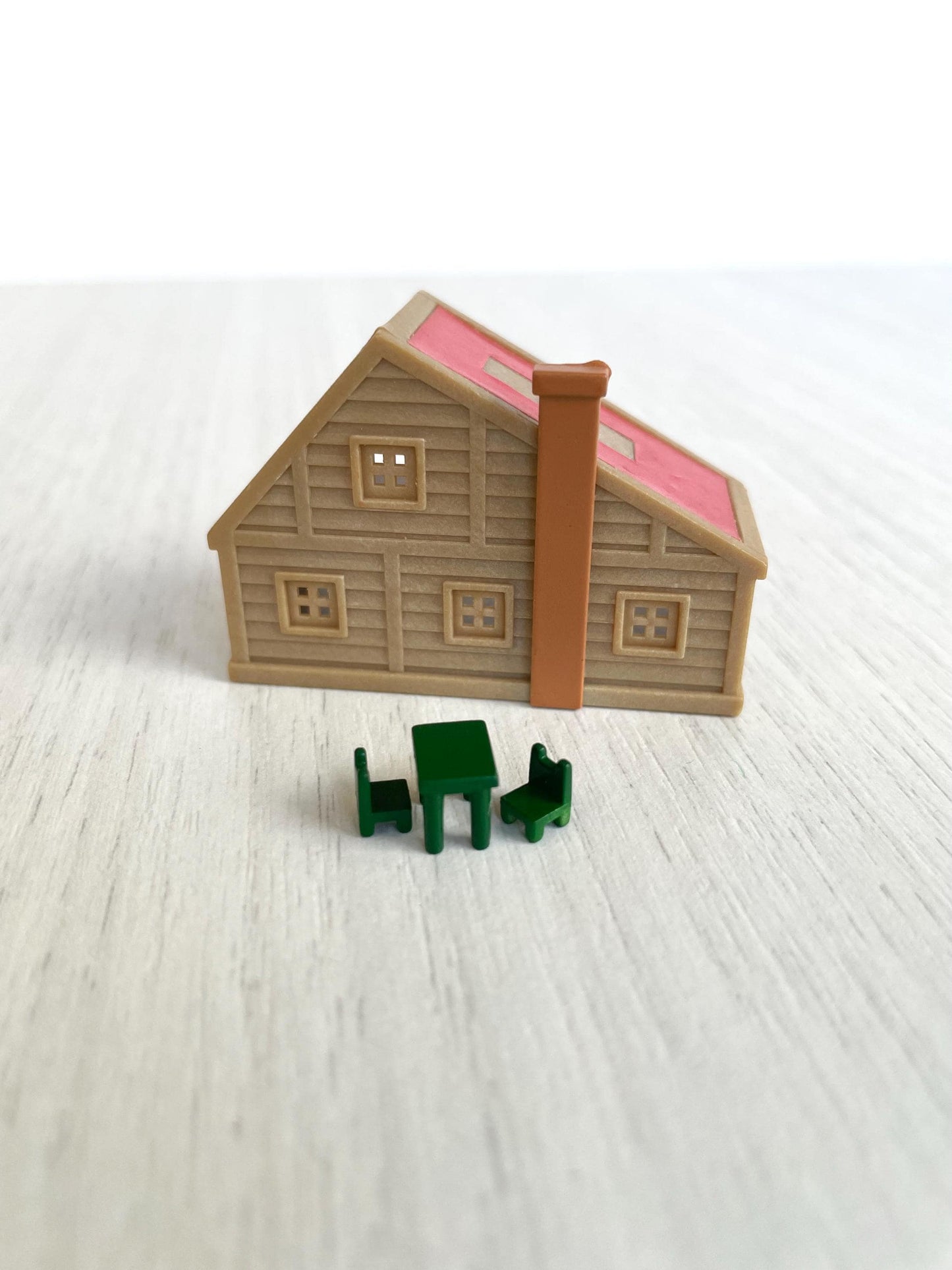 Vintage Sylvanian Families mini dollhouse with green table and chairs from Japan — Calico Critters