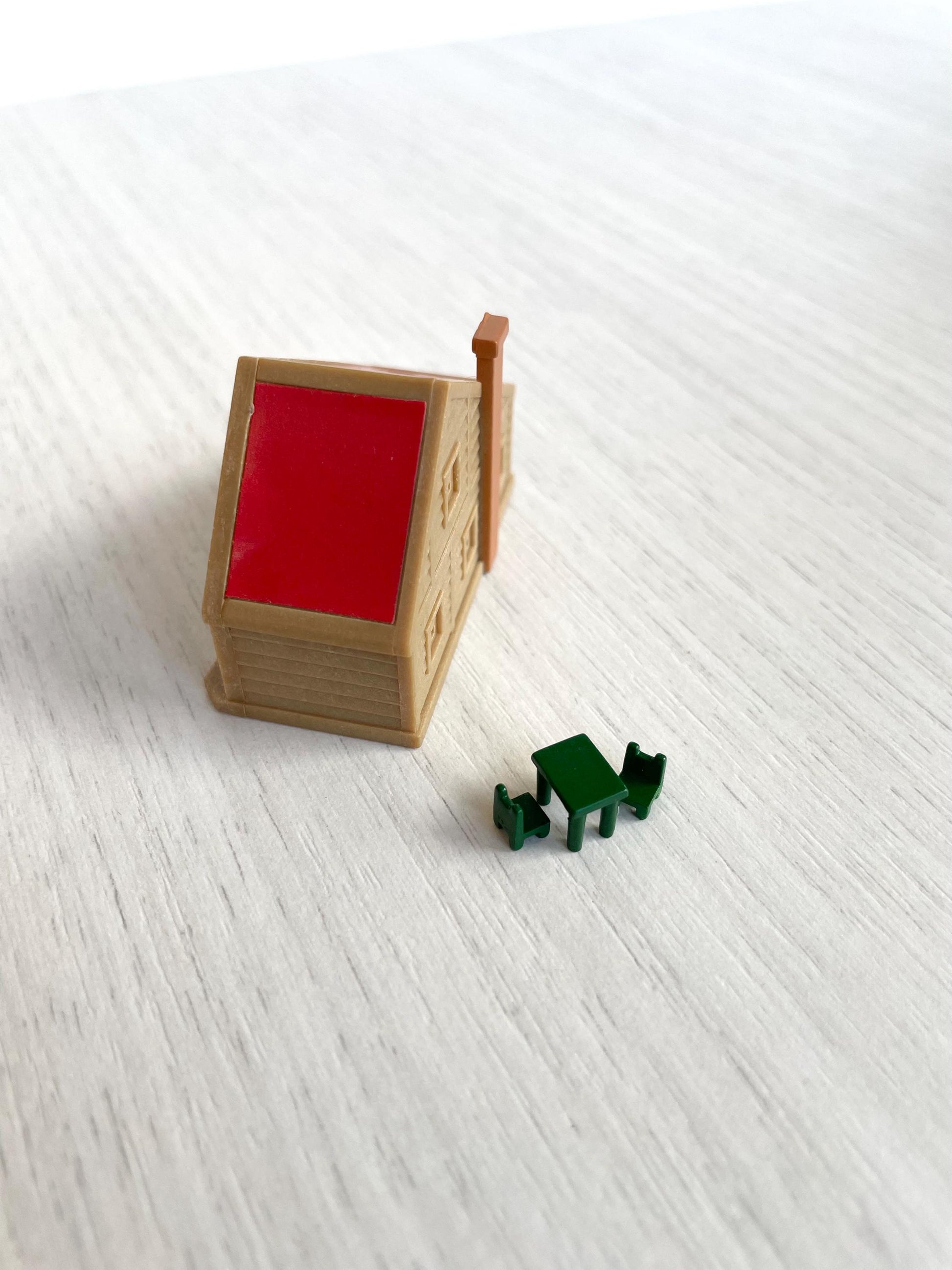 Miniature dollhouse detail — Sylvanian Families / Calico Critters