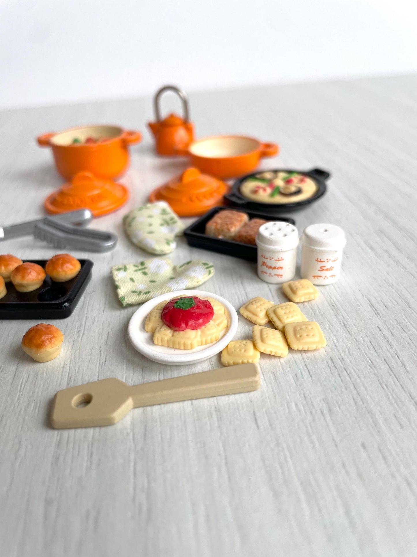Rare orange Sylvanian Families Kitchen Cooking Set, pots, pans, kettle, oven mitts, pasta, spatula, tongs, salt and pepper and more — Calico Critters