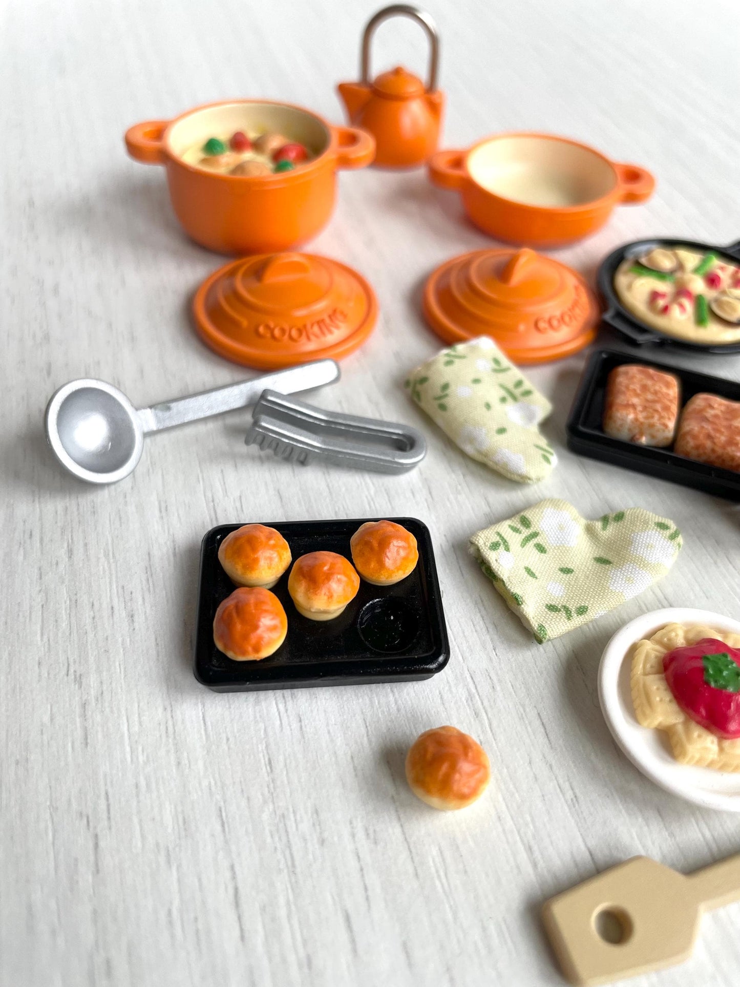 Rare orange Sylvanian Families Kitchen Cooking Set, pots, pans, kettle, oven mitts, pasta, spatula, tongs, salt and pepper and more — Calico Critters