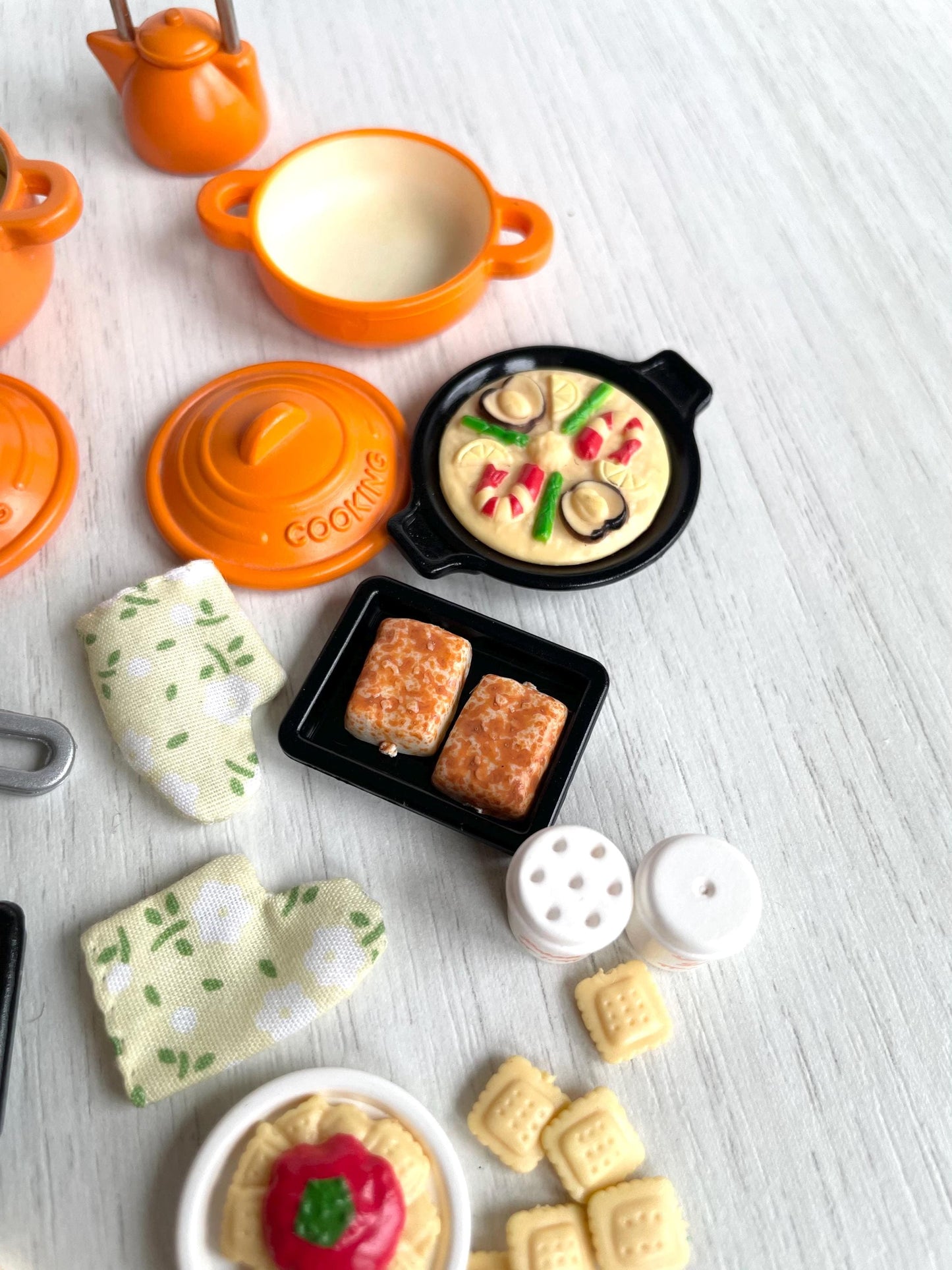 Rare orange Sylvanian Families Kitchen Cooking Set, pots, pans, kettle, oven mitts, pasta, spatula, tongs, salt and pepper and more — Calico Critters