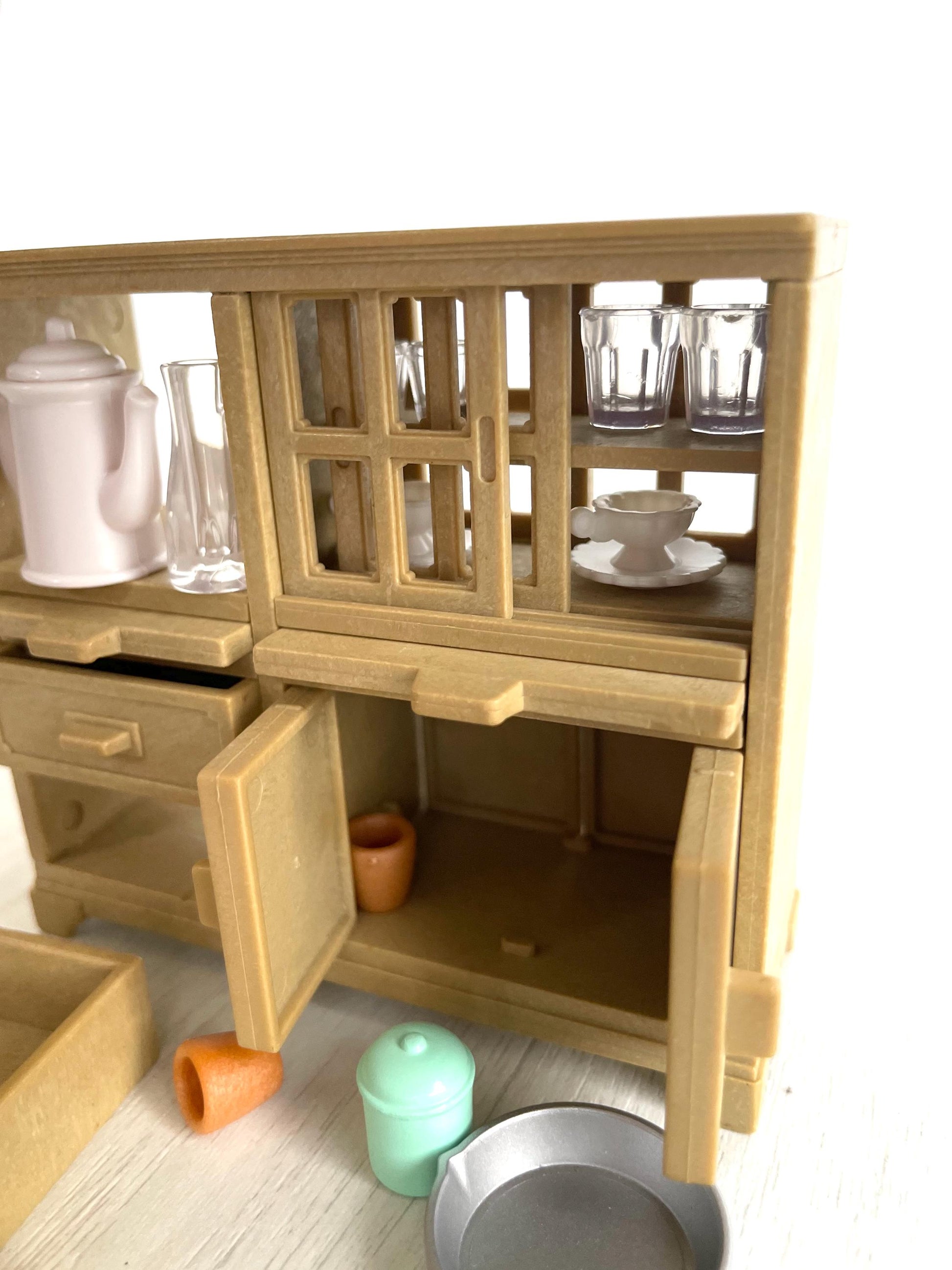 Vintage Japan dish cabinet set — Sylvanian Families / Calico Critters