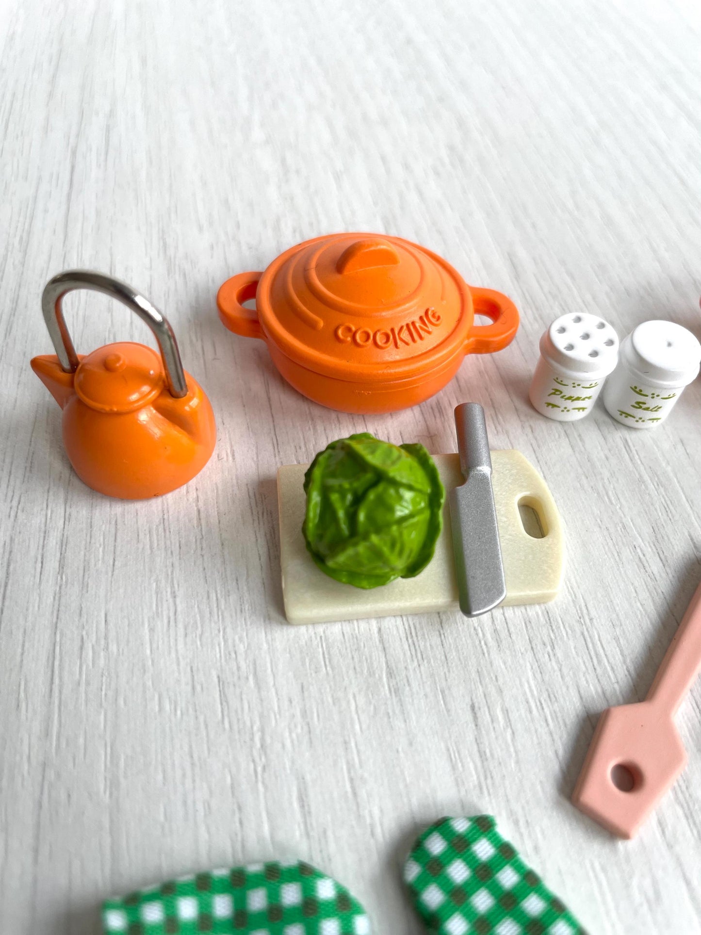 Rare orange Sylvanian Families Kitchen Cooking Set orange pots, pans, kettle, oven mitts, spatula, tongs, knife, salt and pepper and more — Calico Critters