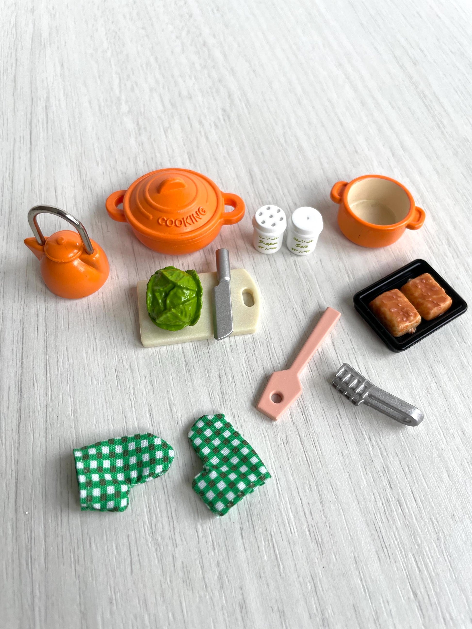 Rare orange Sylvanian Families Kitchen Cooking Set orange pots, pans, kettle, oven mitts, spatula, tongs, knife, salt and pepper and more!  Green oven mits with lettuce, cutting board, and other kitchen  accessories.