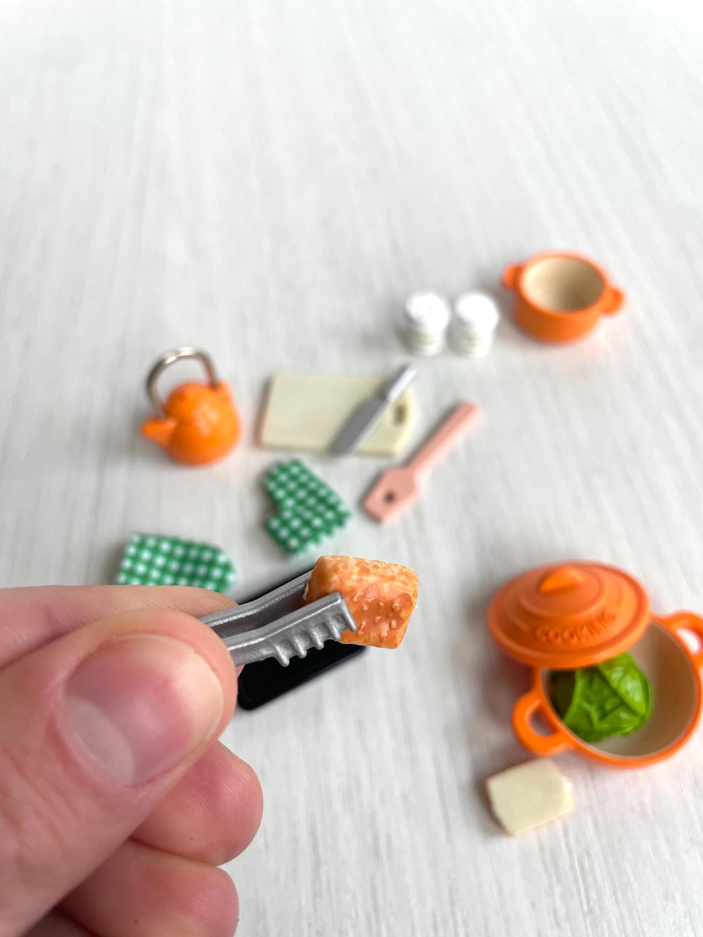 Rare orange Sylvanian Families Kitchen Cooking Set orange pots, pans, kettle, oven mitts, spatula, tongs, knife, salt and pepper and more — Calico Critters