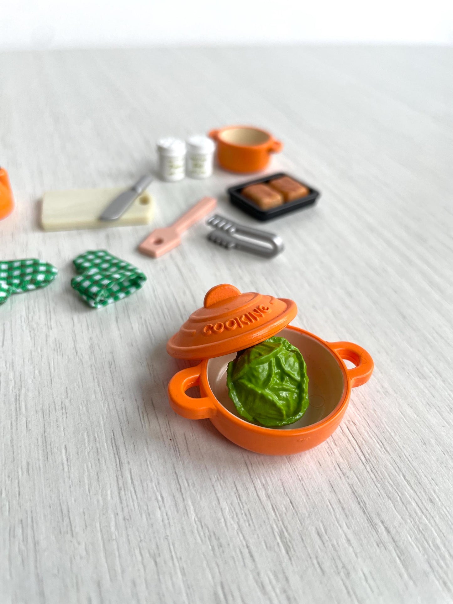 Rare orange Sylvanian Families Kitchen Cooking Set orange pots, pans, kettle, oven mitts, spatula, tongs, knife, salt and pepper and more — Calico Critters