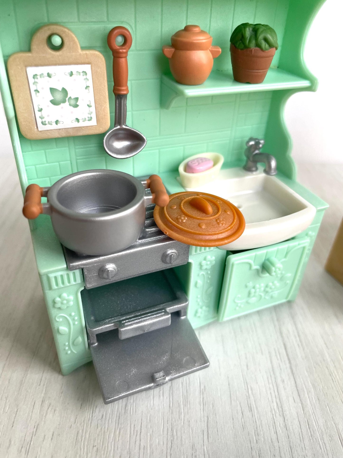 Custom kitchen set food spread — Sylvanian Families / Calico Critters