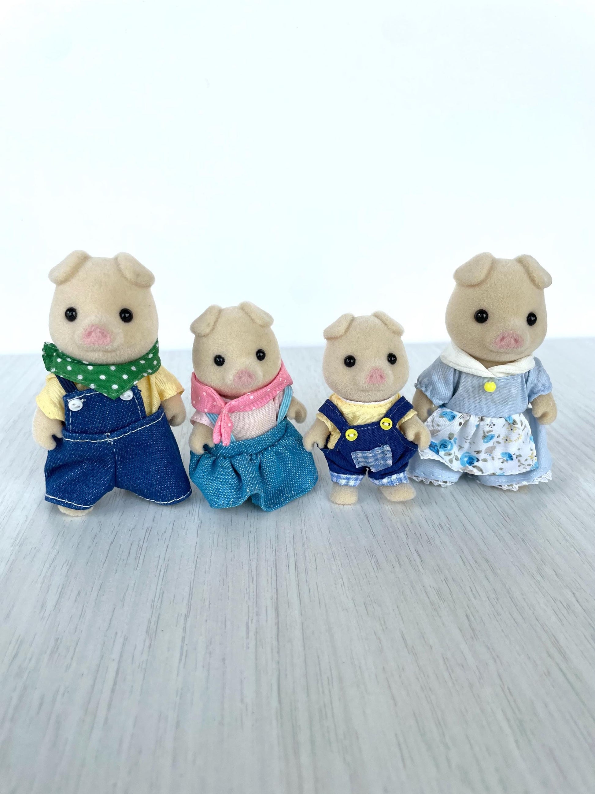 Calico Critters Grunt Pig Family — Sylvanian Families