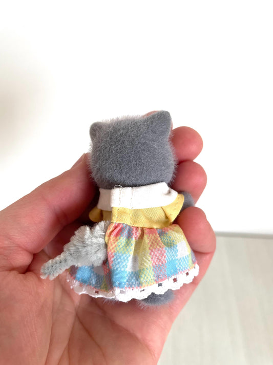 Calico Critters Persian Cat Figurine – Collectible Poseable Toy, grey kitty — Sylvanian Families