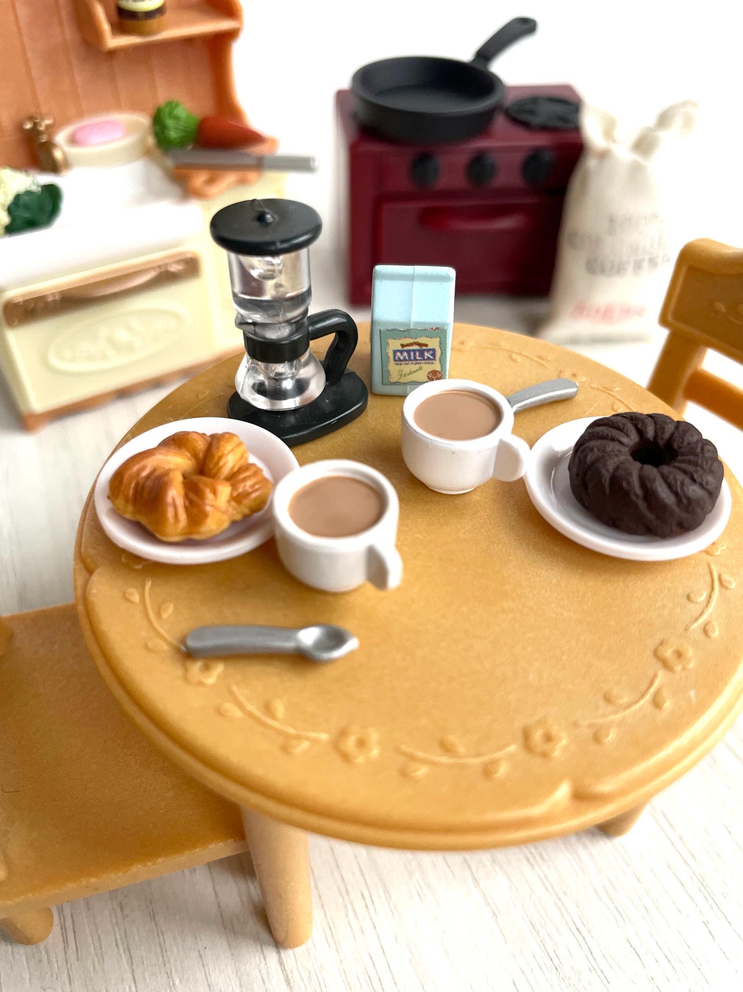 Custom kitchen set hutch and dishes — Sylvanian Families / Calico Critters