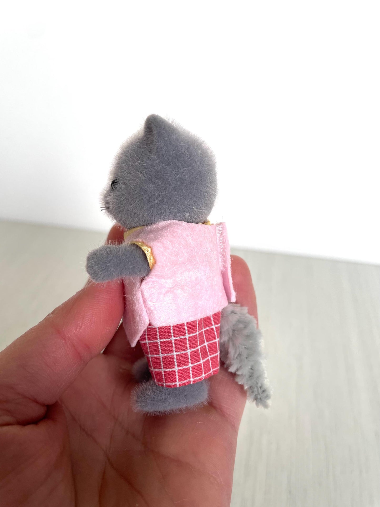 Grey Persian Cat Dad, Calico Critters Cute Animal Figurine for Dollhouse — Sylvanian Families
