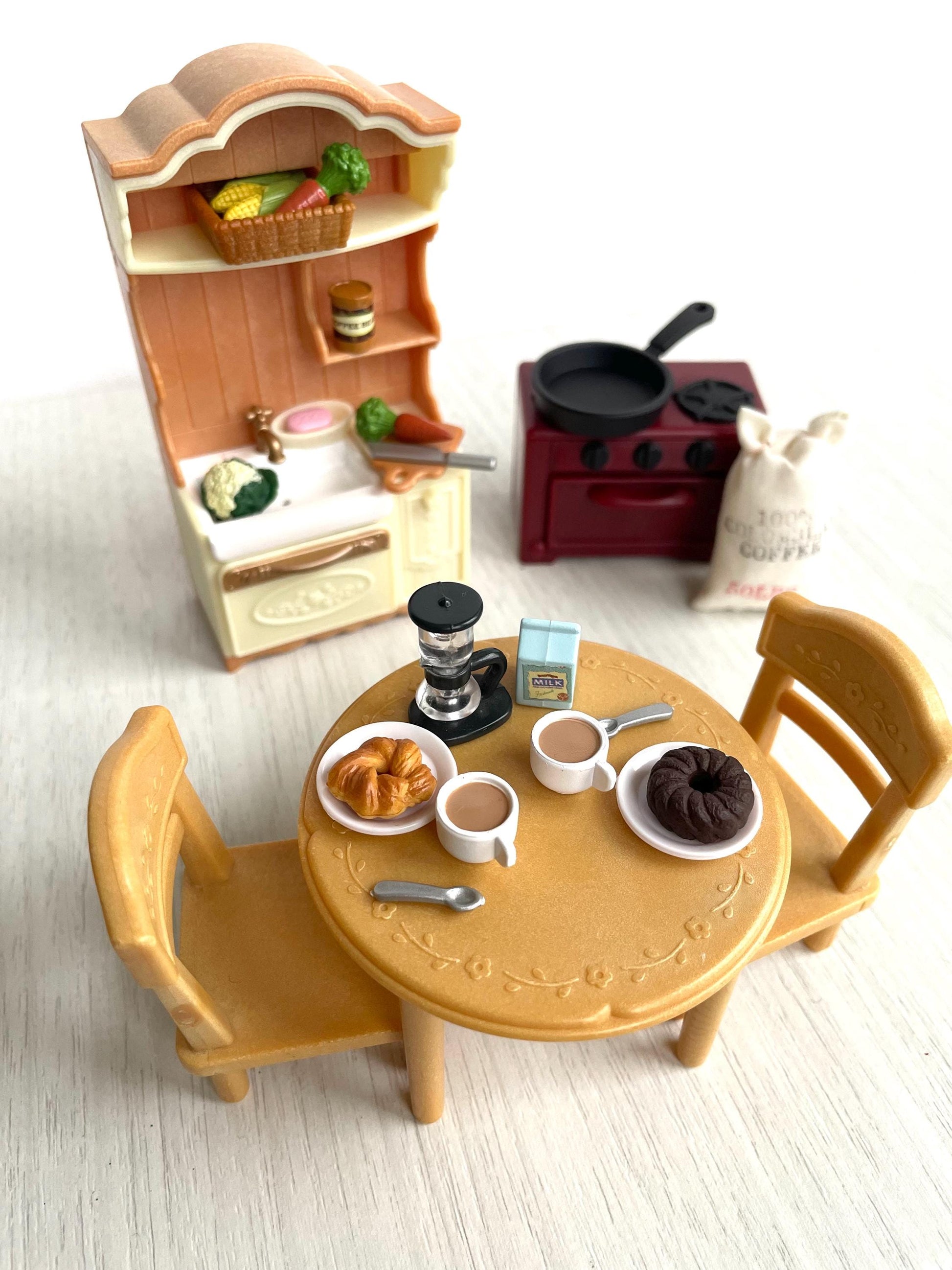 Customized Sylvanian Families kitchen set with table, hutch, stove and vegetables — Calico Critters